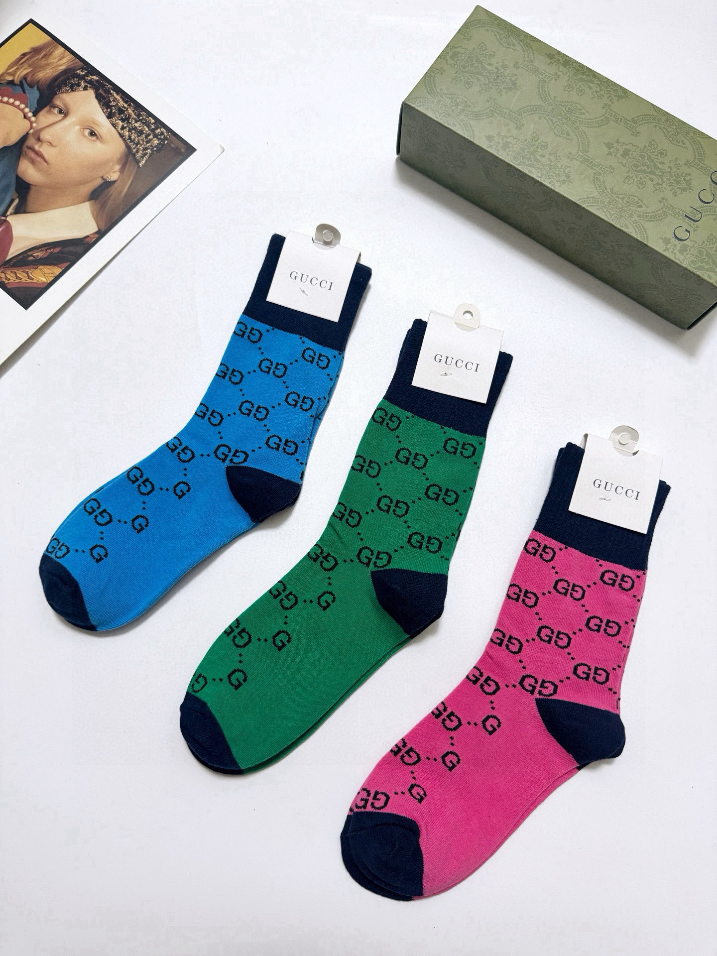  配包装
🌟【一盒3双】
🌟Gucci 古琦 经典字母 logo 纯棉 中筒袜  ！超级软糯亲肤！
🌟i