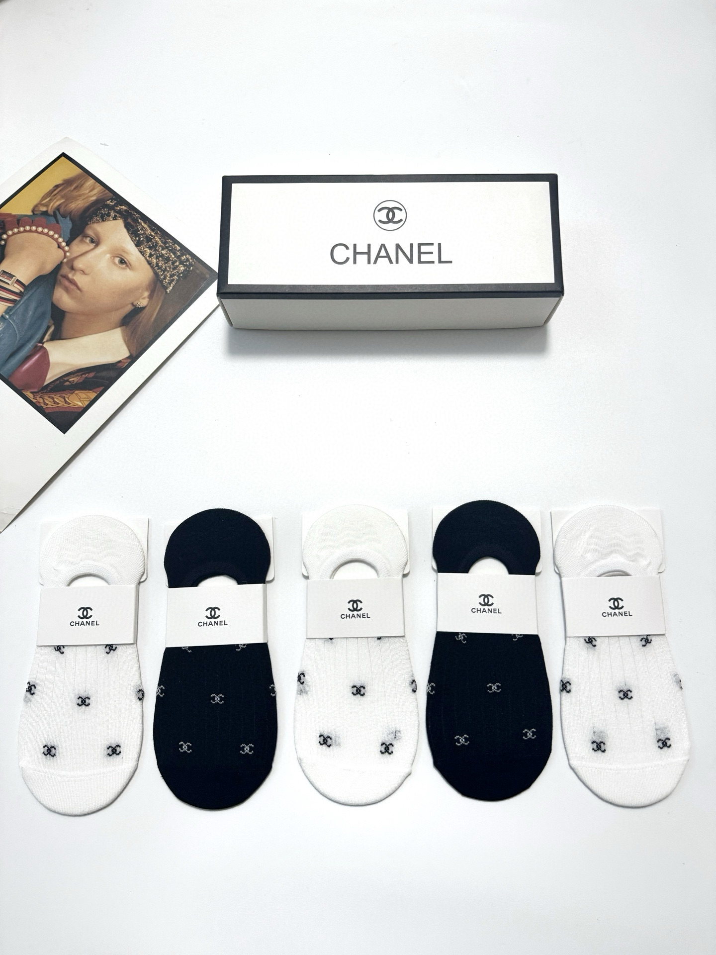  配包装
🌟【一盒5双】
 🌟Chanel 香奈儿 经典字母logo 纯棉船袜   ，ins超火爆空调袜