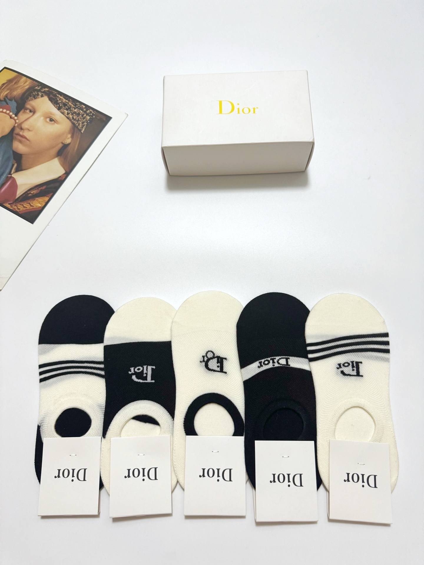  配包装
🌟【一盒5双】
 🌟Dior 迪奥 经典字母logo 纯棉船袜   ，ins超火爆空调袜，纯棉