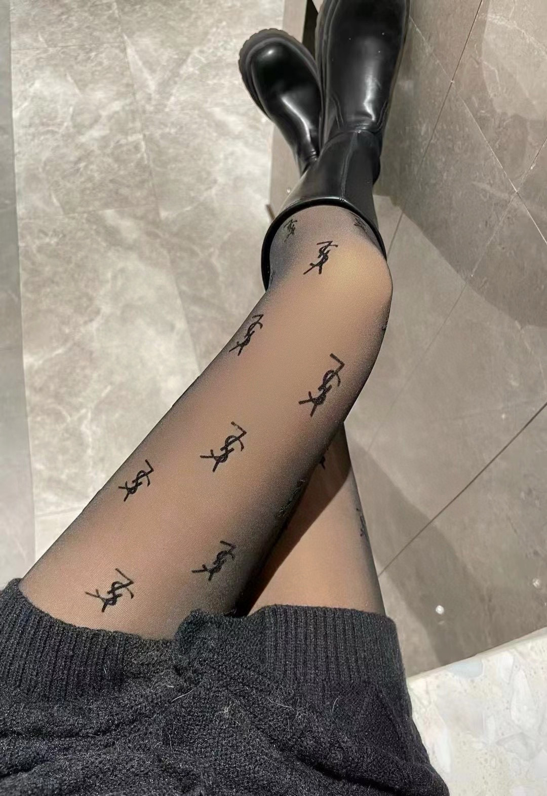 【加厚款】
 配包装
🌟【一盒一双】
🌟YSL 圣罗兰 ins爆款，秋冬加厚加绒丝袜 ，水光黑丝透肤打底