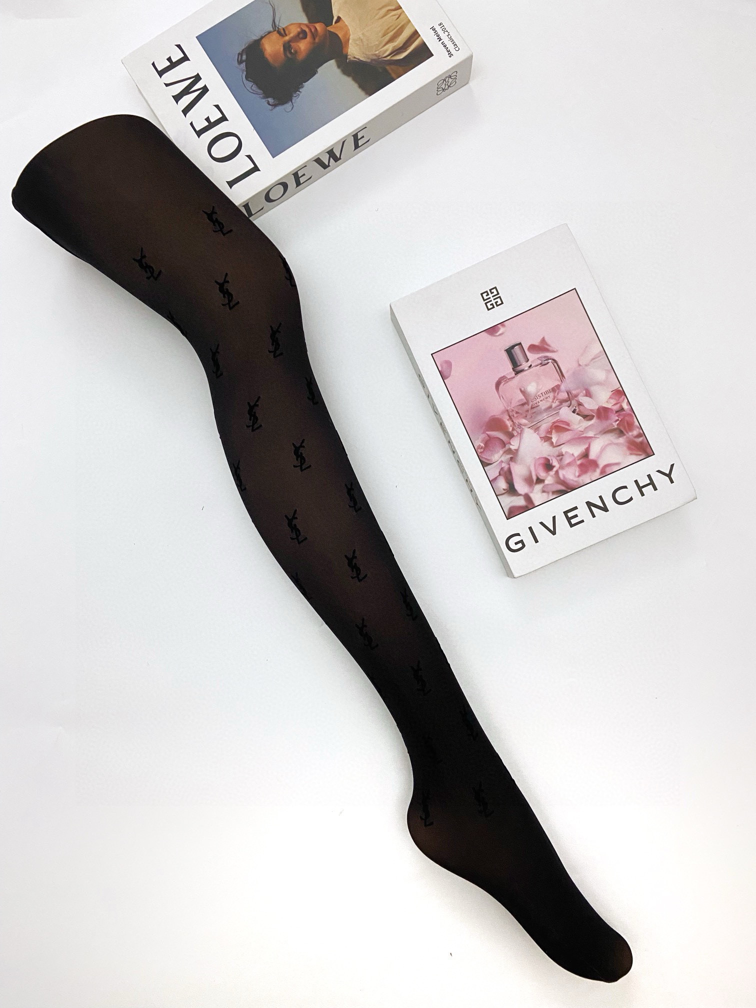 【加厚款】
 配包装
🌟【一盒一双】
🌟YSL 圣罗兰 ins爆款，秋冬加厚加绒丝袜 ，水光黑丝透肤打底