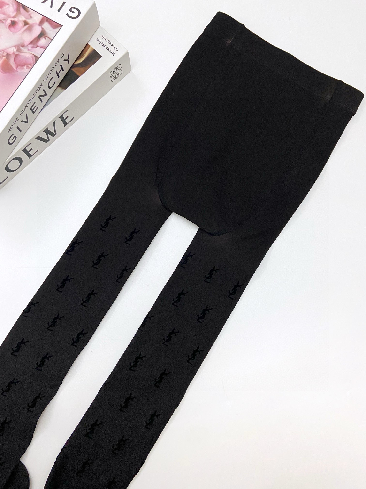 【加厚款】
 配包装
🌟【一盒一双】
🌟YSL 圣罗兰 ins爆款，秋冬加厚加绒丝袜 ，水光黑丝透肤打底