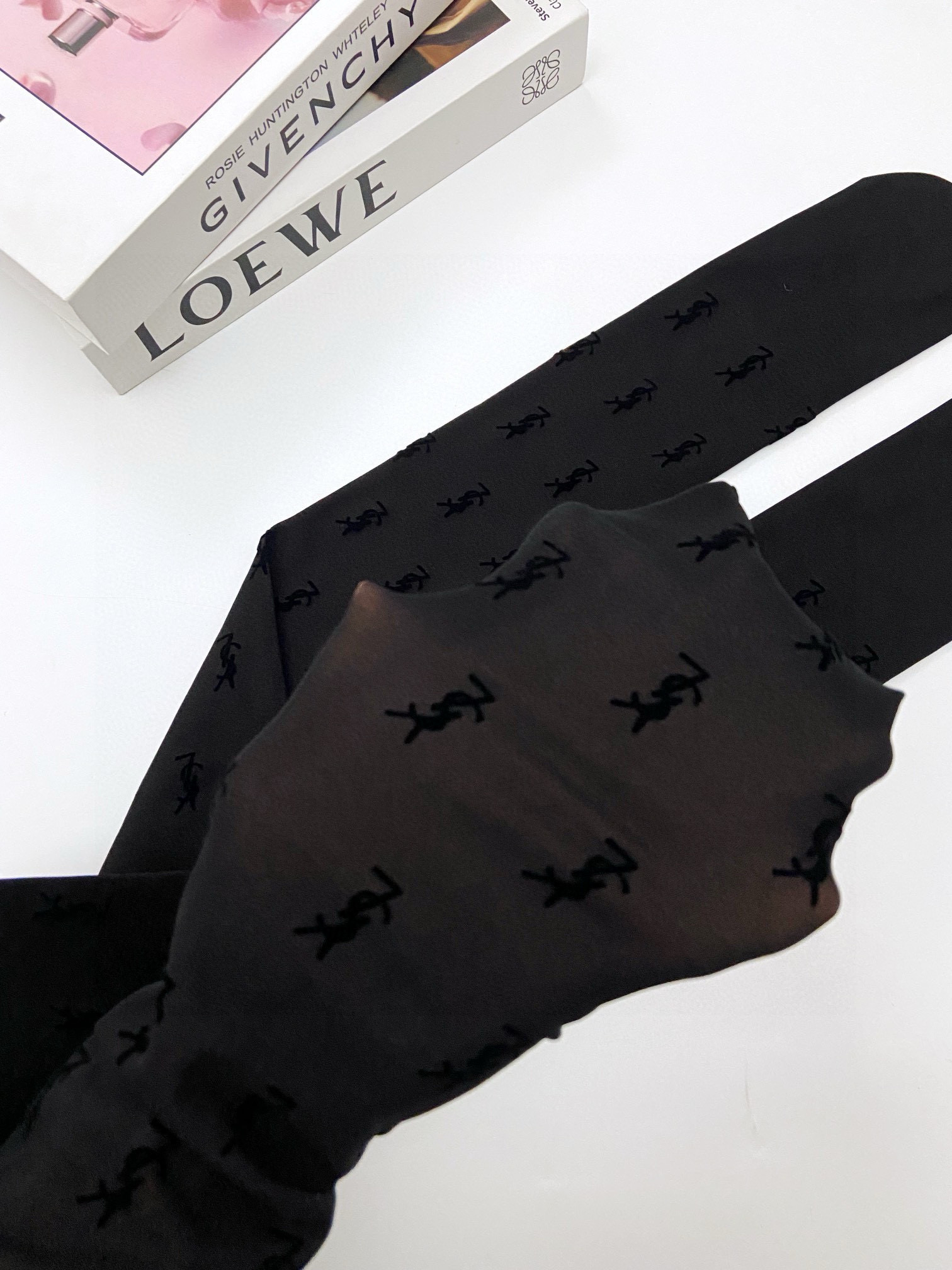 【加厚款】
 配包装
🌟【一盒一双】
🌟YSL 圣罗兰 ins爆款，秋冬加厚加绒丝袜 ，水光黑丝透肤打底