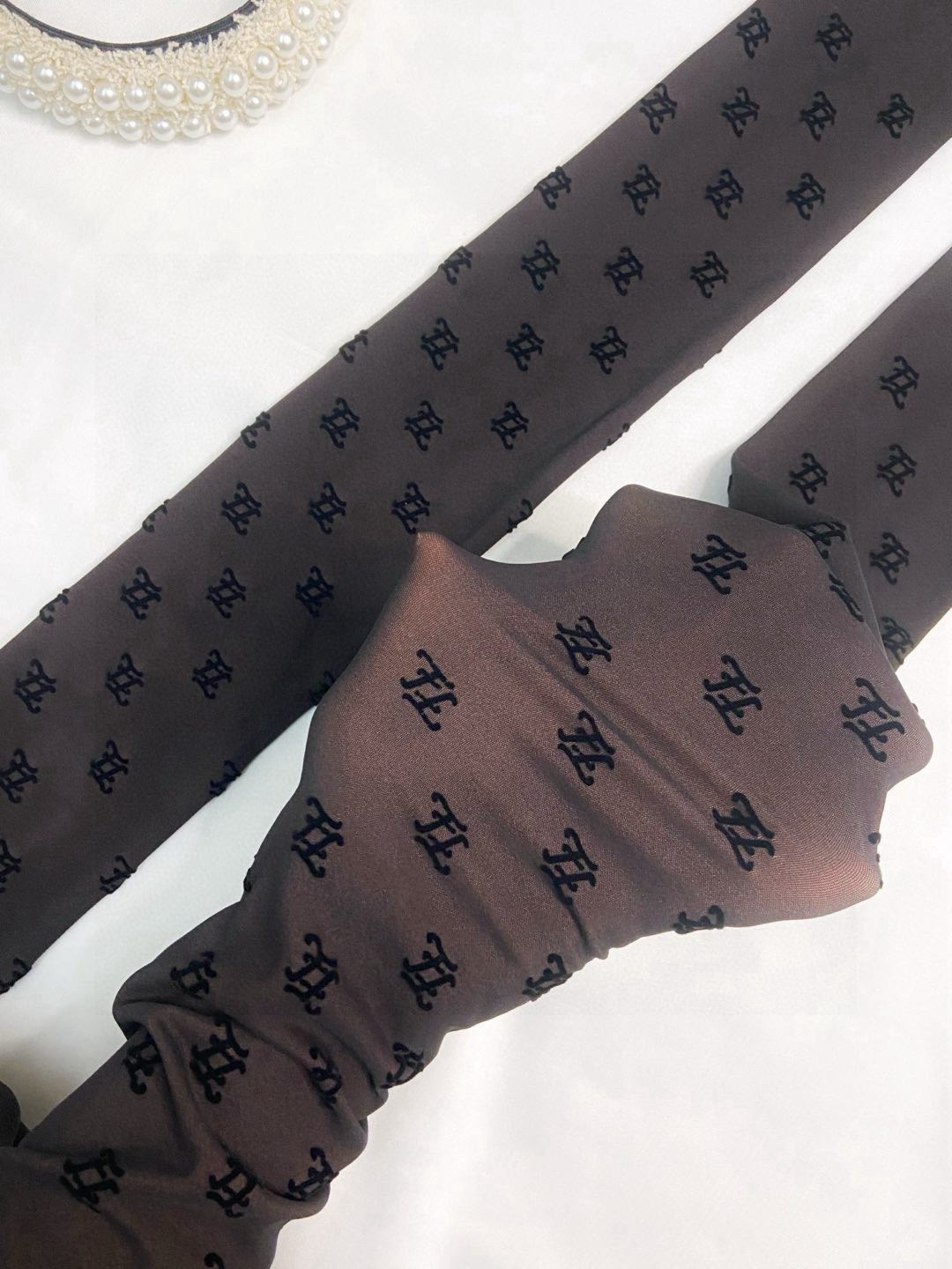 【加厚款】
 配包装
🌟【一盒一双】
🌟Fendi 芬迪 ins爆款，秋冬加厚小F植绒加厚丝袜 连裤袜🌟