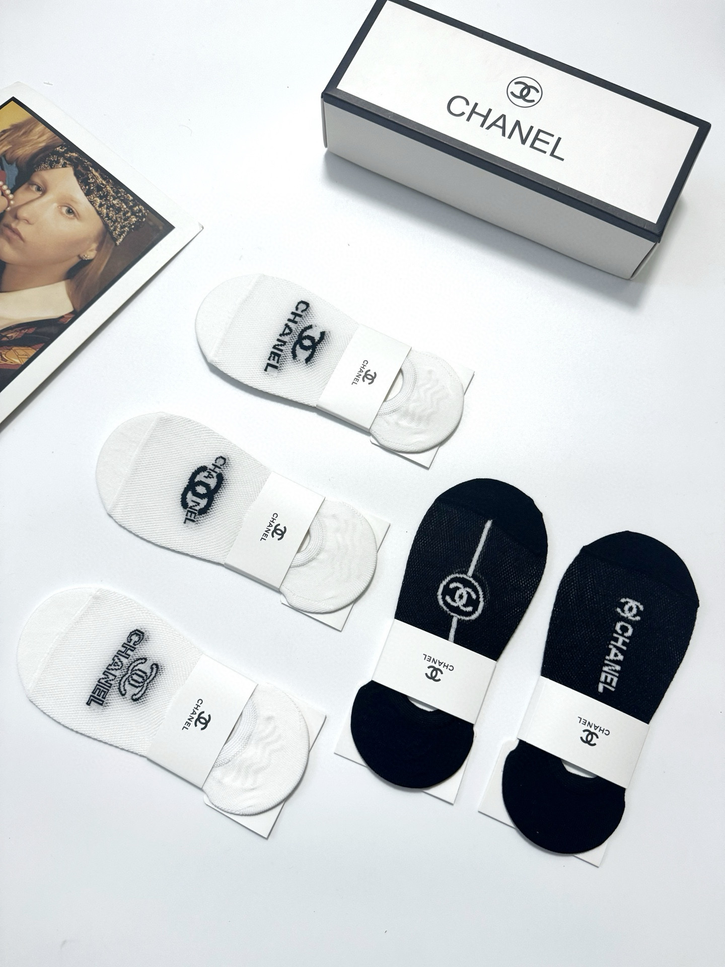  配包装
🌟【一盒5双】
 🌟Chanel 香奈儿 经典字母logo 纯棉船袜   ，ins超火爆空调袜