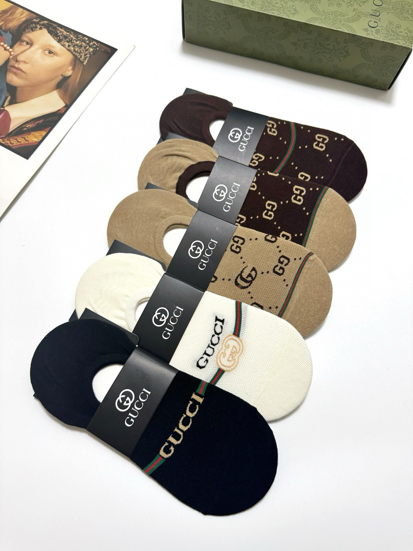  配包装
🌟【一盒5双】
 🌟Gucci 古琦 经典字母logo 纯棉船袜   ，ins超火爆空调袜，纯