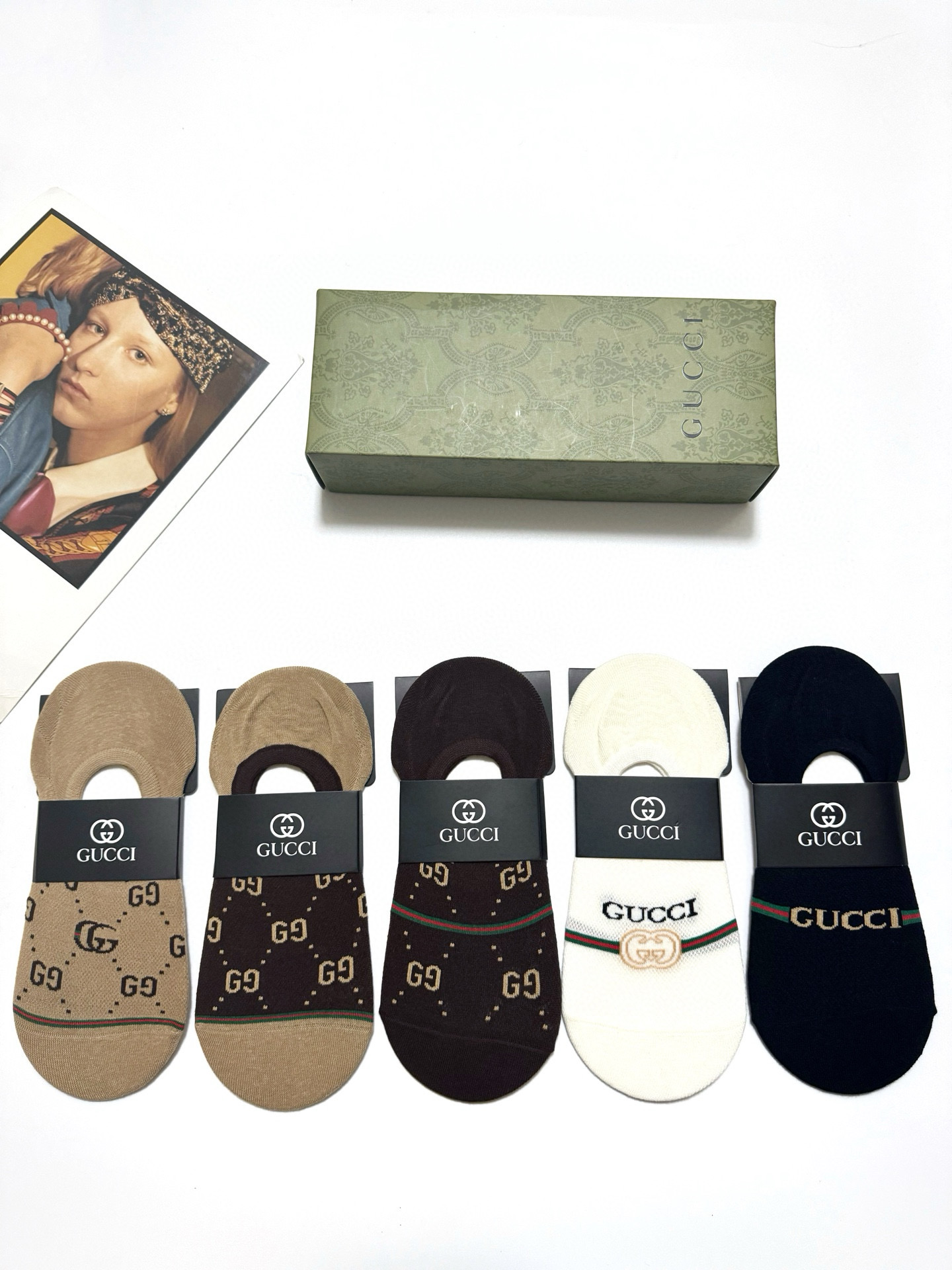  配包装
🌟【一盒5双】
 🌟Gucci 古琦 经典字母logo 纯棉船袜   ，ins超火爆空调袜，纯
