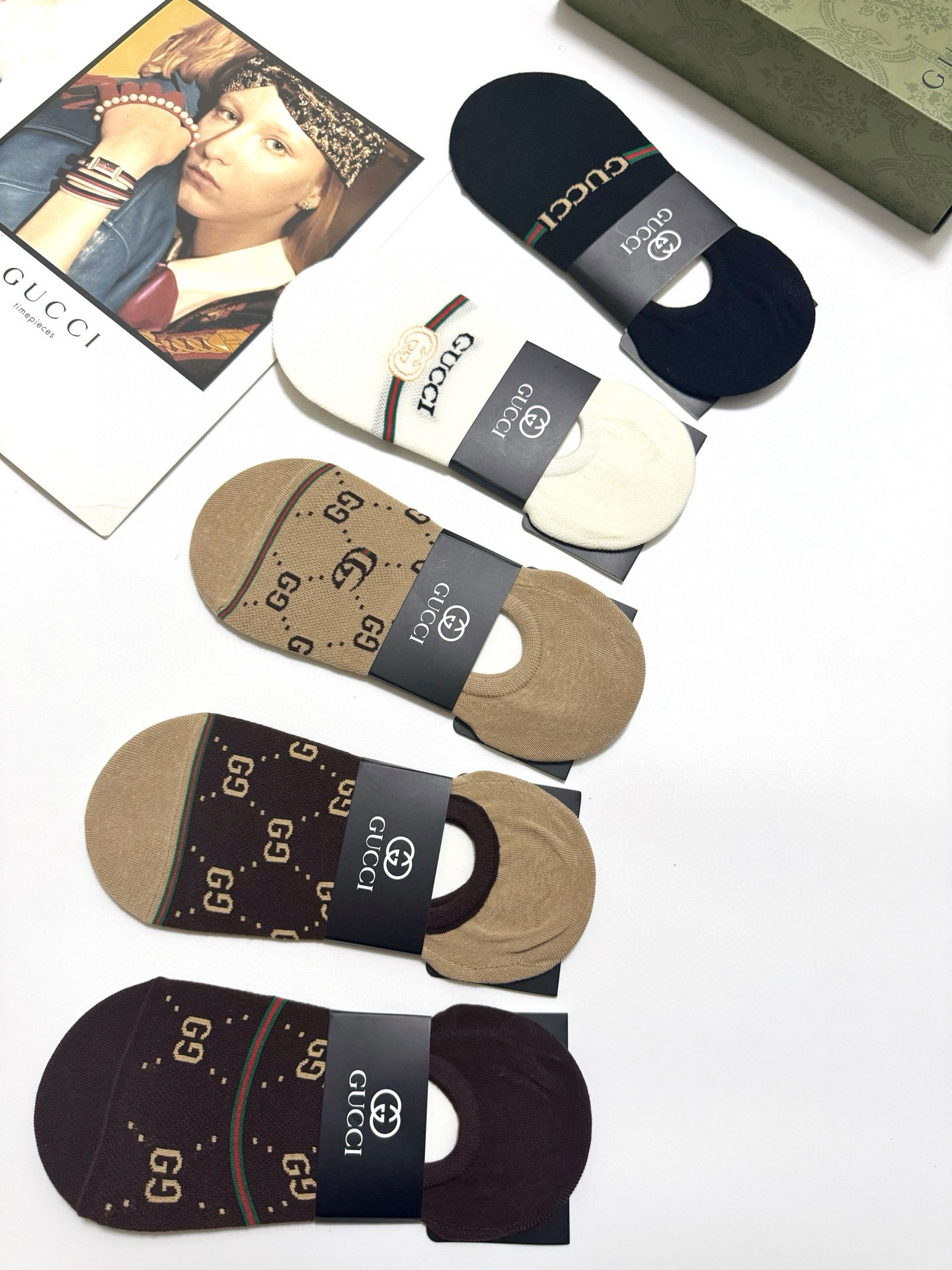  配包装
🌟【一盒5双】
 🌟Gucci 古琦 经典字母logo 纯棉船袜   ，ins超火爆空调袜，纯