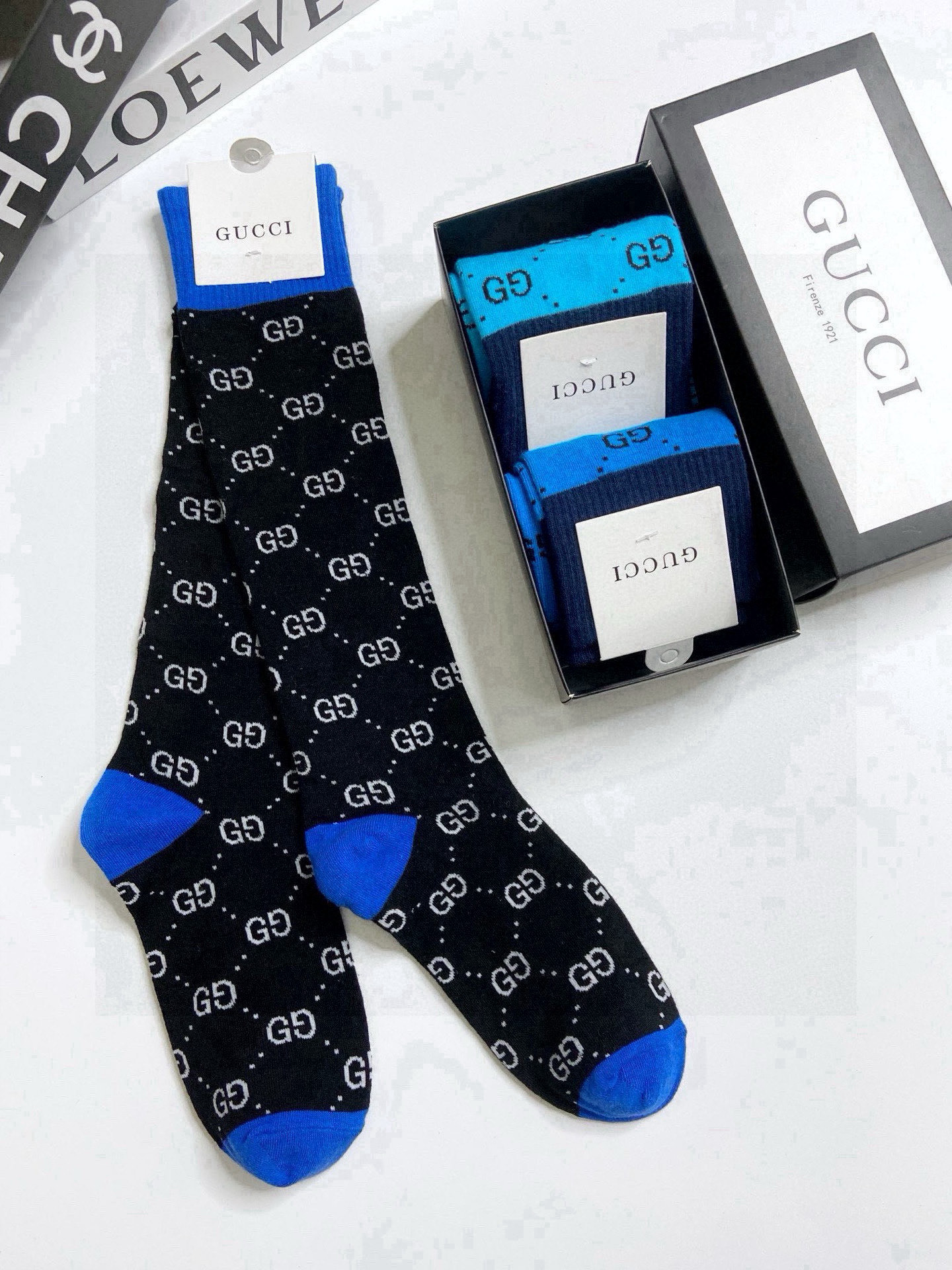  配包装
🌟【一盒3 双】
🌟Gucci  古奇 爆款双G字母 长筒袜 小腿袜
。专柜同步发售ing ，