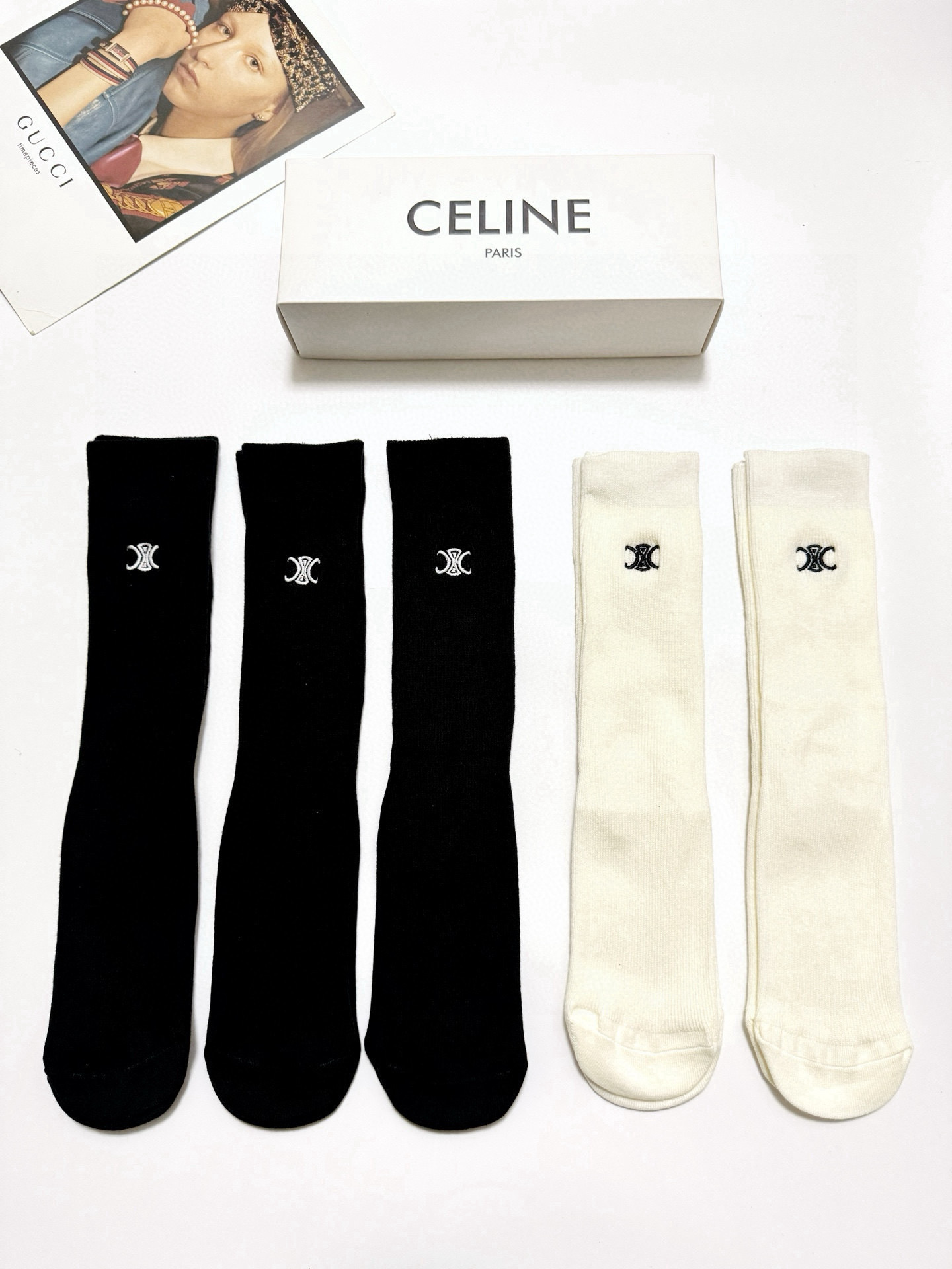  配包装
🌟【一盒5 双】
🌟Celine 赛琳 经典字母 logo 刺绣 直板 中筒袜  。超级软糯亲