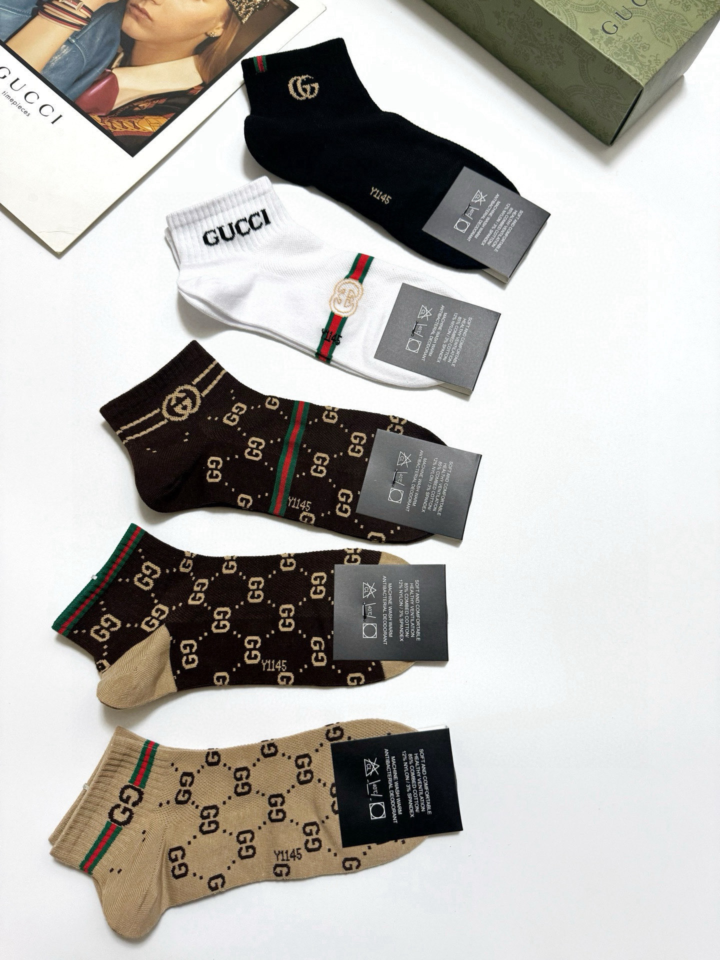  配包装
🌟【一盒4双】
 🌟Gucci 古琦 经典字母logo 经典纯棉短袜 ，ins超火爆空调袜，潮