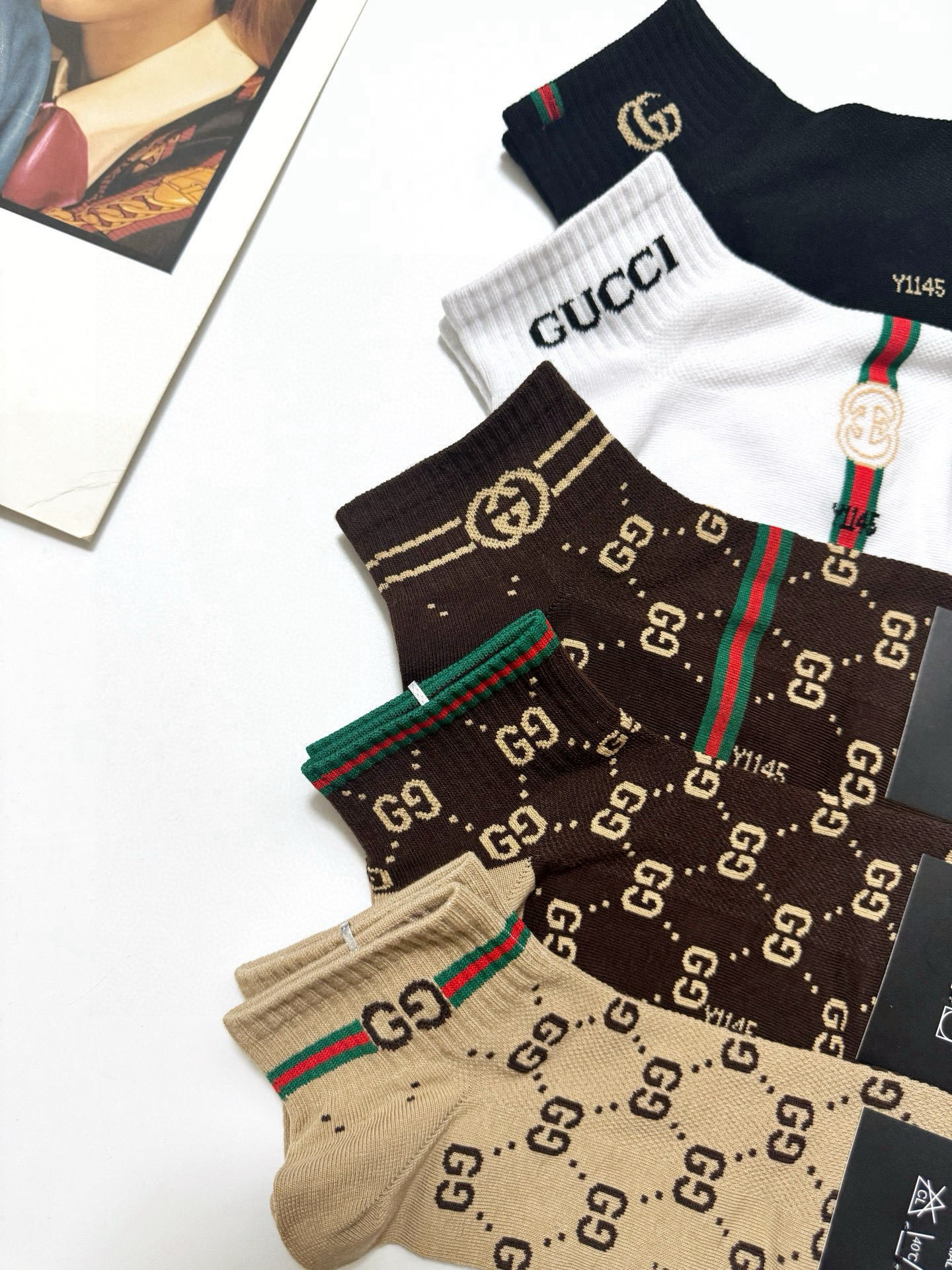  配包装
🌟【一盒4双】
 🌟Gucci 古琦 经典字母logo 经典纯棉短袜 ，ins超火爆空调袜，潮