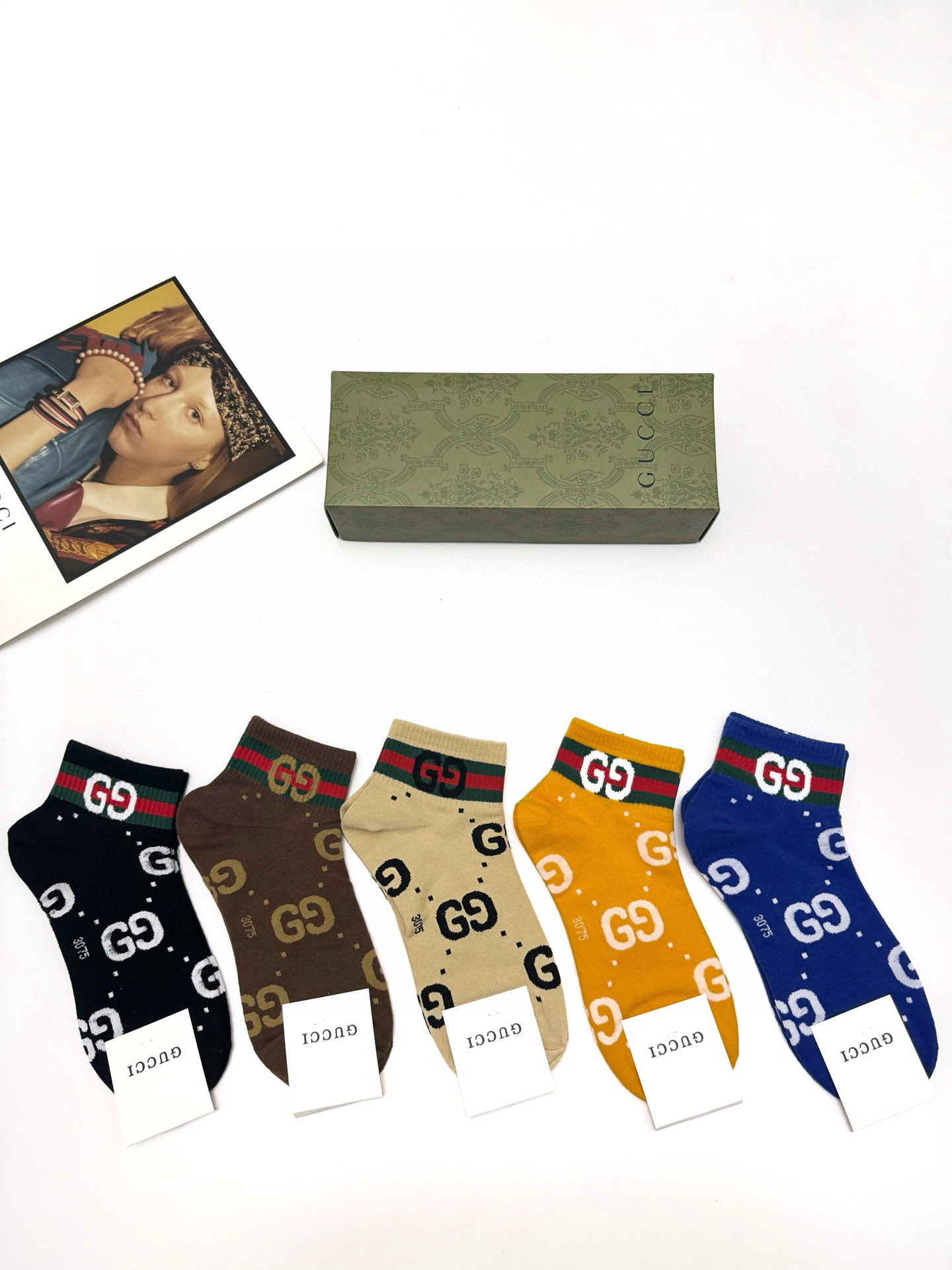 配包装
🌟【一盒5 双】
 🌟Gucci 古琦 经典字母logo 双G 短袜   ，ins超火爆短袜，