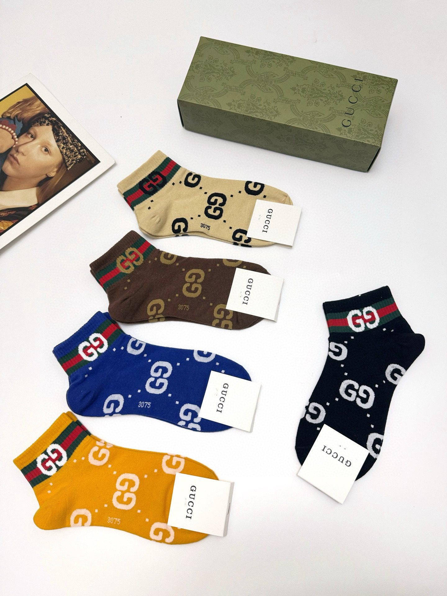  配包装
🌟【一盒5 双】
 🌟Gucci 古琦 经典字母logo 双G 短袜   ，ins超火爆短袜，