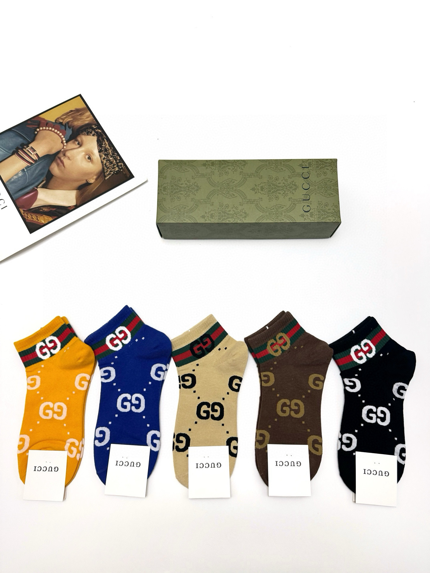  配包装
🌟【一盒5 双】
 🌟Gucci 古琦 经典字母logo 双G 短袜   ，ins超火爆短袜，