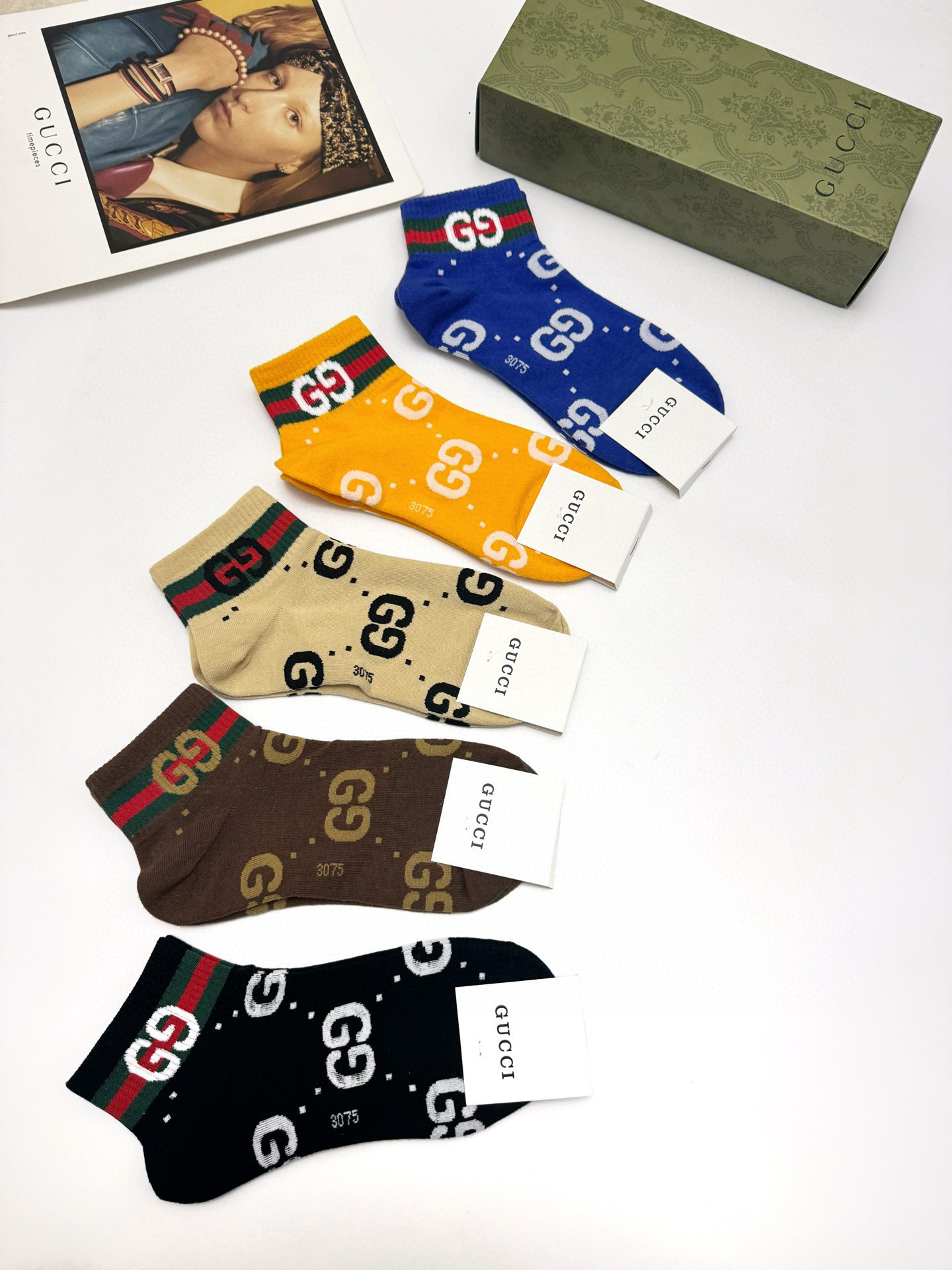  配包装
🌟【一盒5 双】
 🌟Gucci 古琦 经典字母logo 双G 短袜   ，ins超火爆短袜，