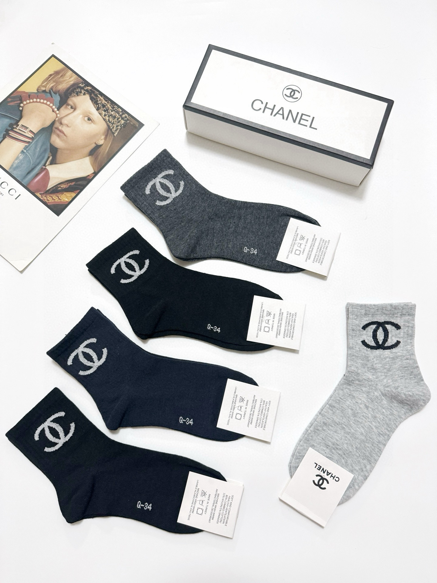  配包装
🌟【一盒5 双】
🌟Chanel 香奈儿 经典字母 logo短袜  ！纯棉面料软糯亲肤！
🌟