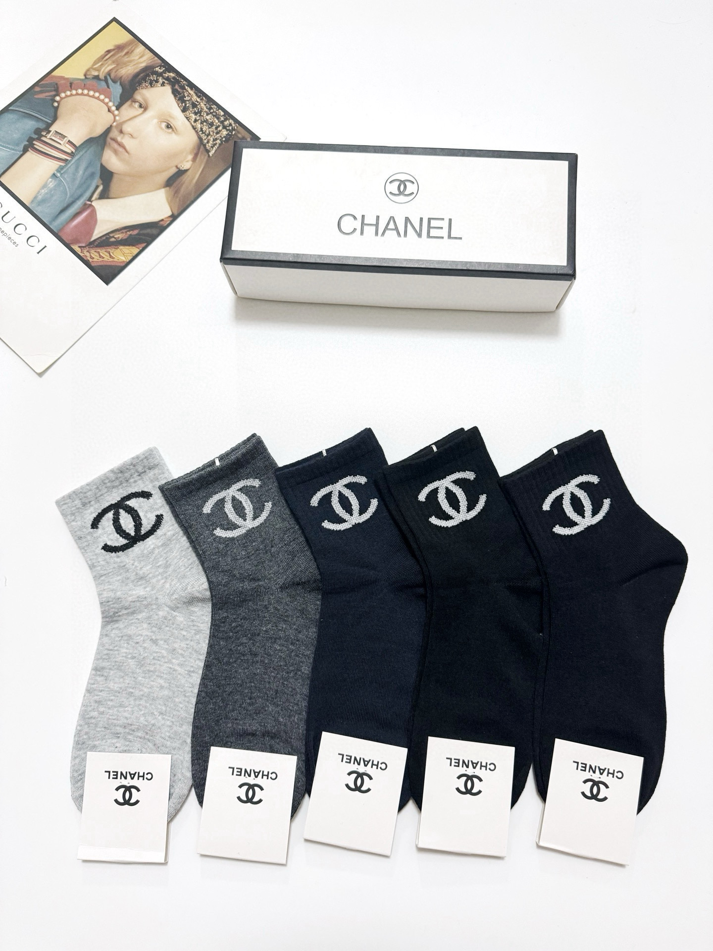   配包装
🌟【一盒5 双】
🌟Chanel 香奈儿 经典字母 logo短袜  ！纯棉面料软糯亲肤！
🌟