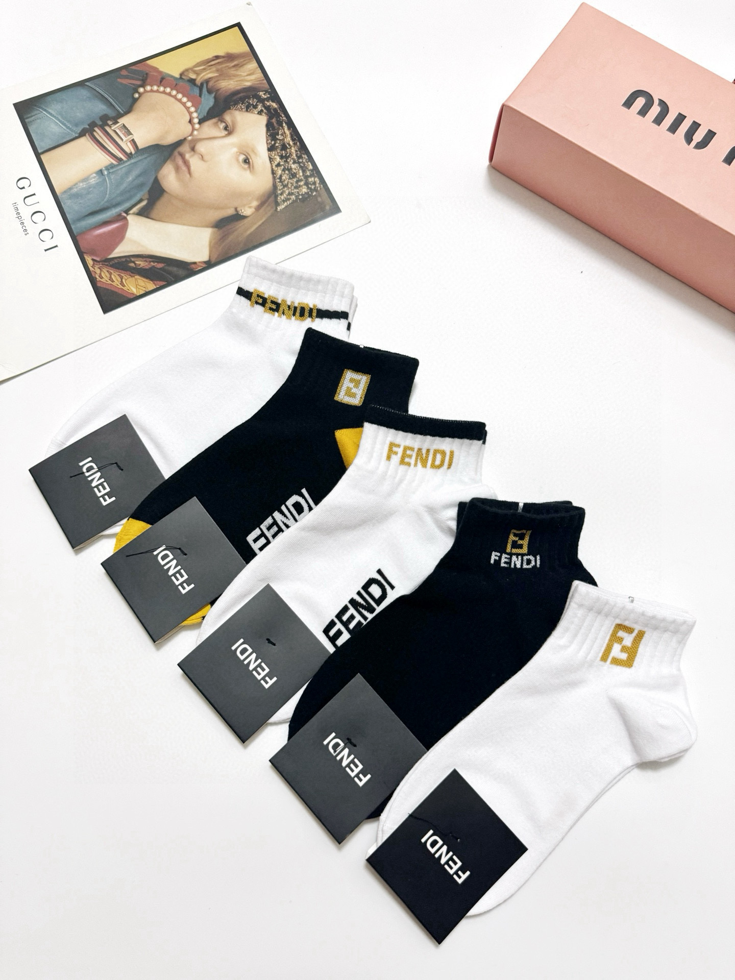   配包装
🌟【一盒5 双】
🌟Fendi 芬迪 经典字母 logo短袜  ！纯棉面料软糯亲肤！
🌟in