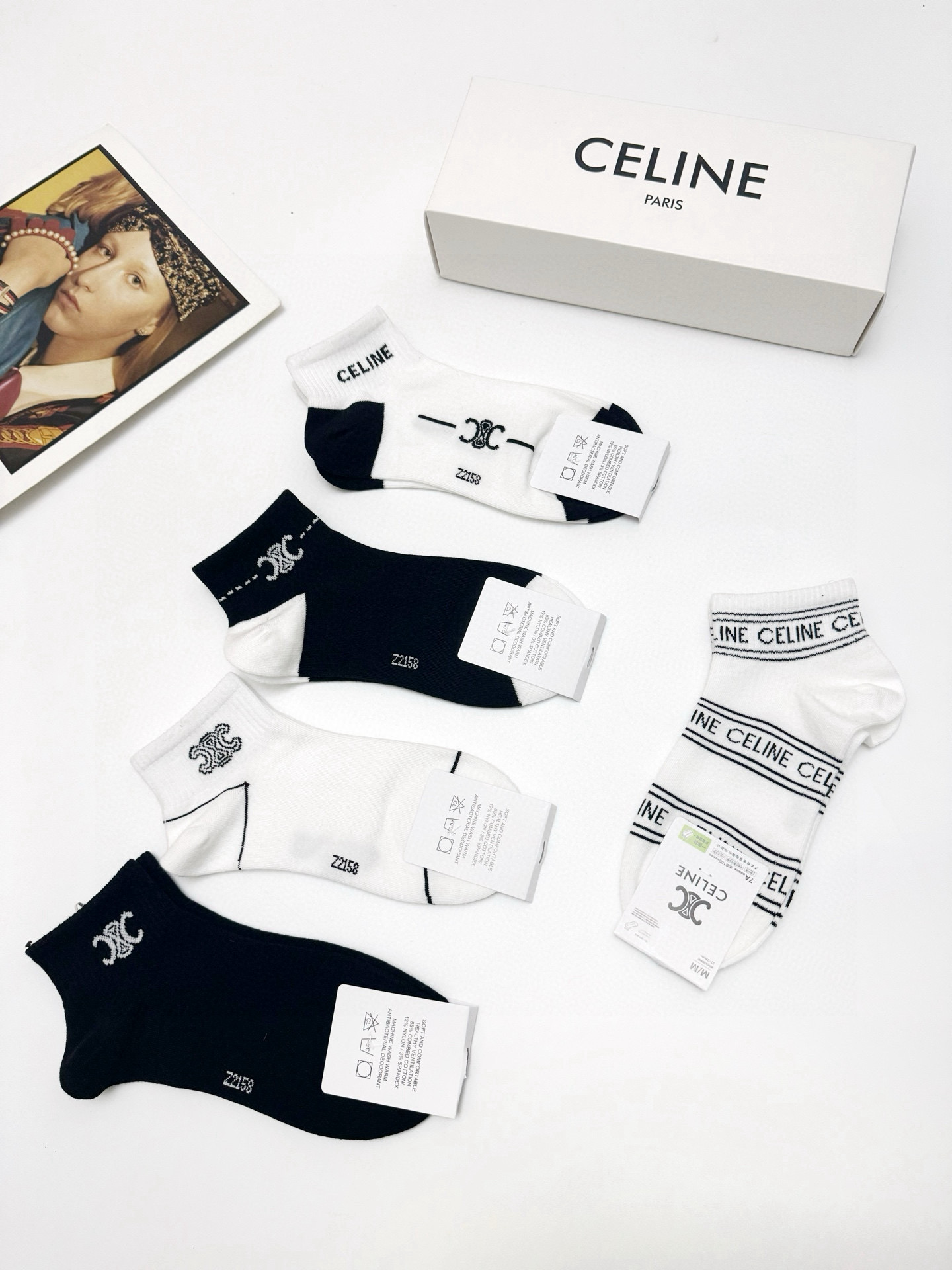   配包装
🌟【一盒5 双】
🌟Celine 赛琳 经典字母 logo短袜  ！纯棉面料软糯亲肤！
🌟i