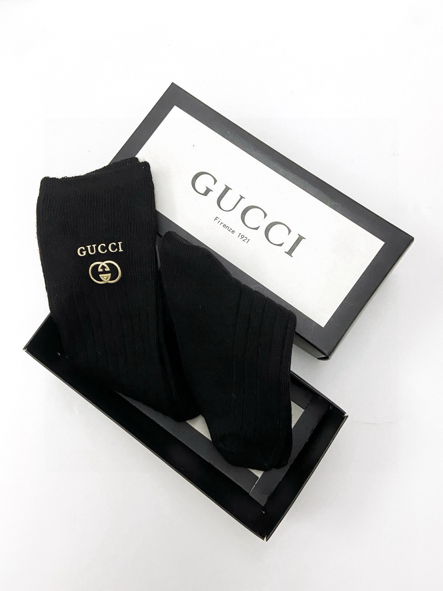 配包装
🌟【一盒一双】
🌟 Gucci 古琦 爆款经典字母 长筒袜 小腿袜。双针针织材质，超完美结合，