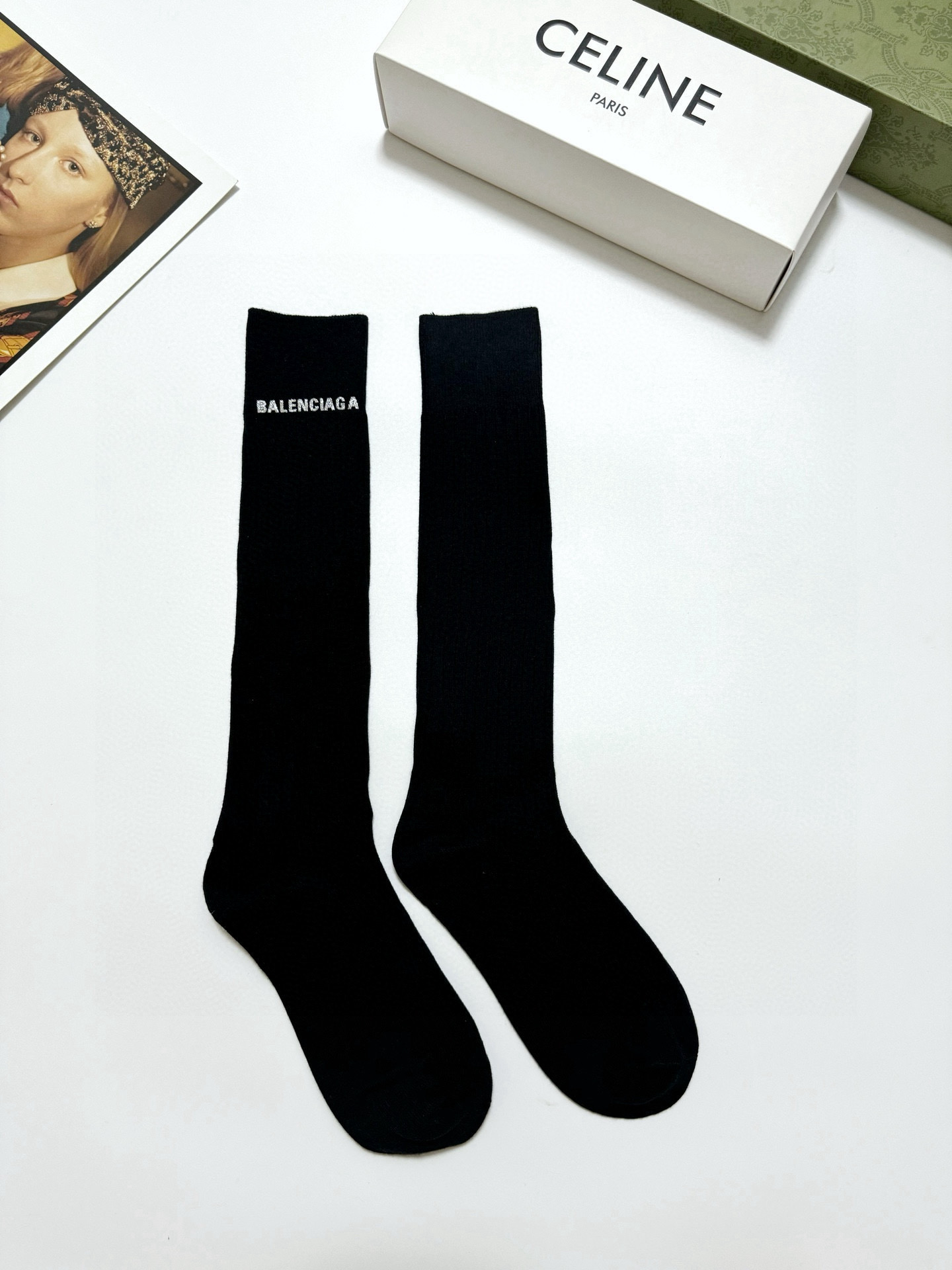  配包装
🌟【一盒一双】
🌟 balenciaga 巴黎世家 立体硅胶经典字母 长筒袜 小腿袜。双针针织