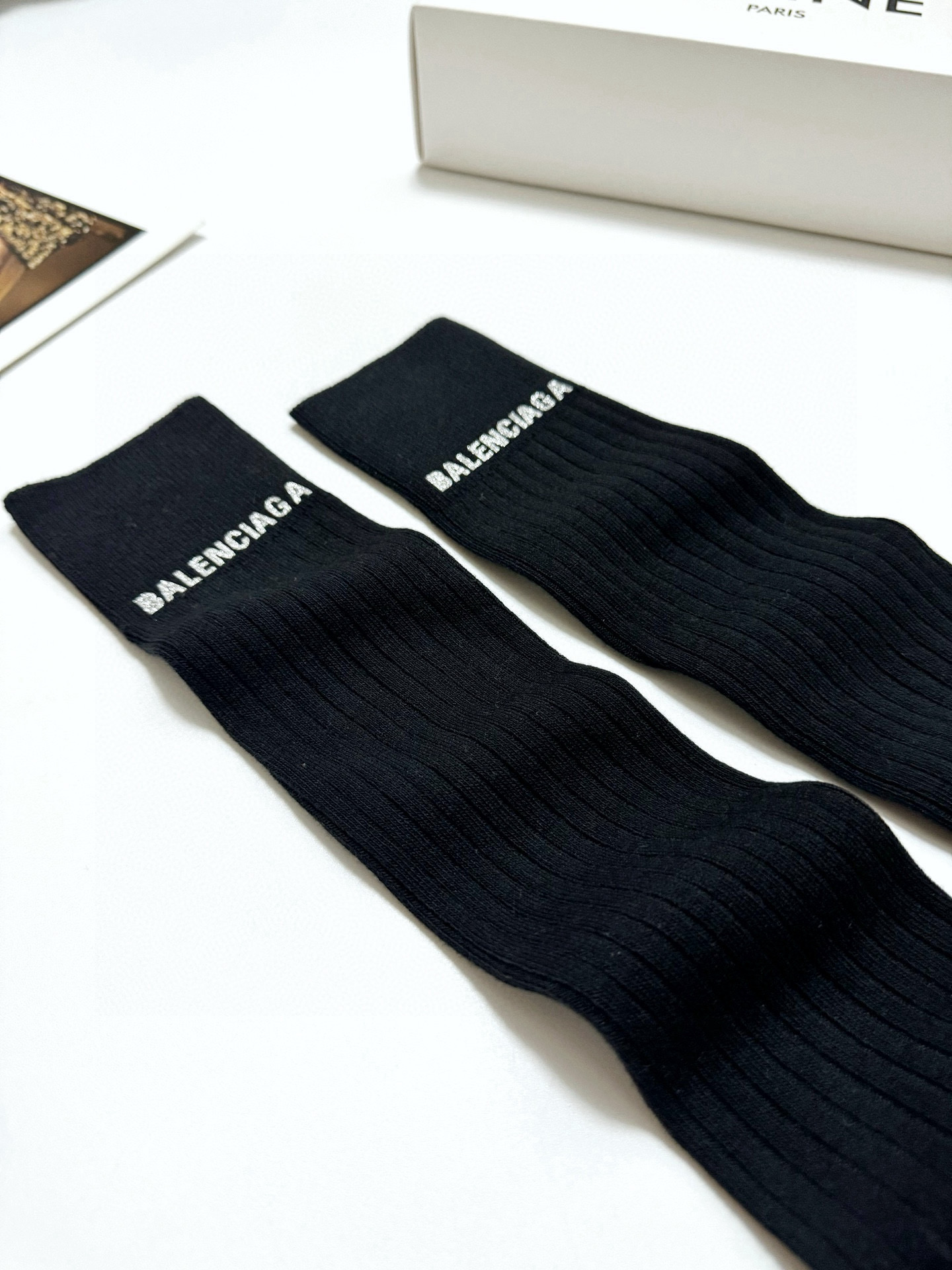  配包装
🌟【一盒一双】
🌟 balenciaga 巴黎世家 立体硅胶经典字母 长筒袜 小腿袜。双针针织