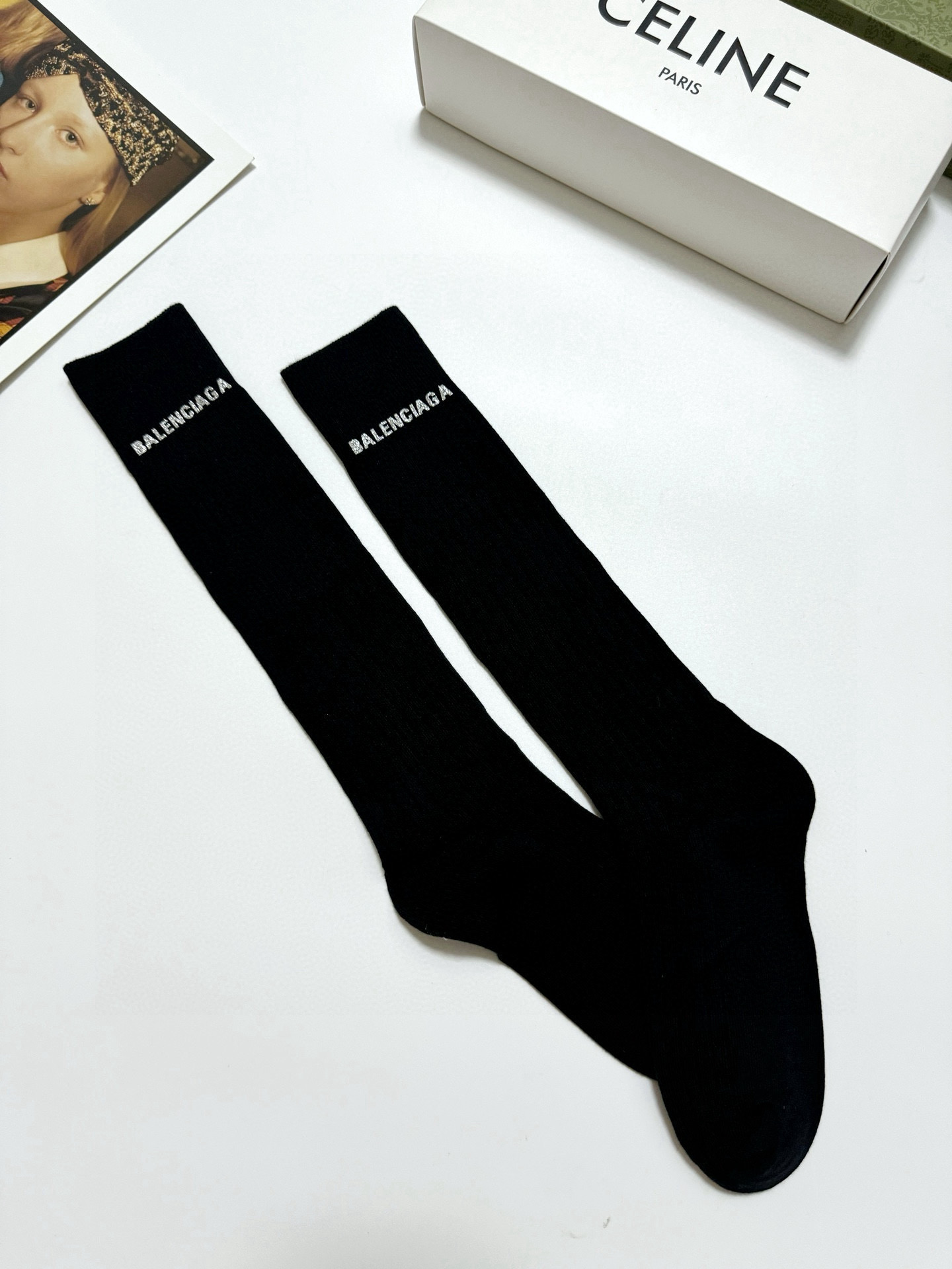  配包装
🌟【一盒一双】
🌟 balenciaga 巴黎世家 立体硅胶经典字母 长筒袜 小腿袜。双针针织