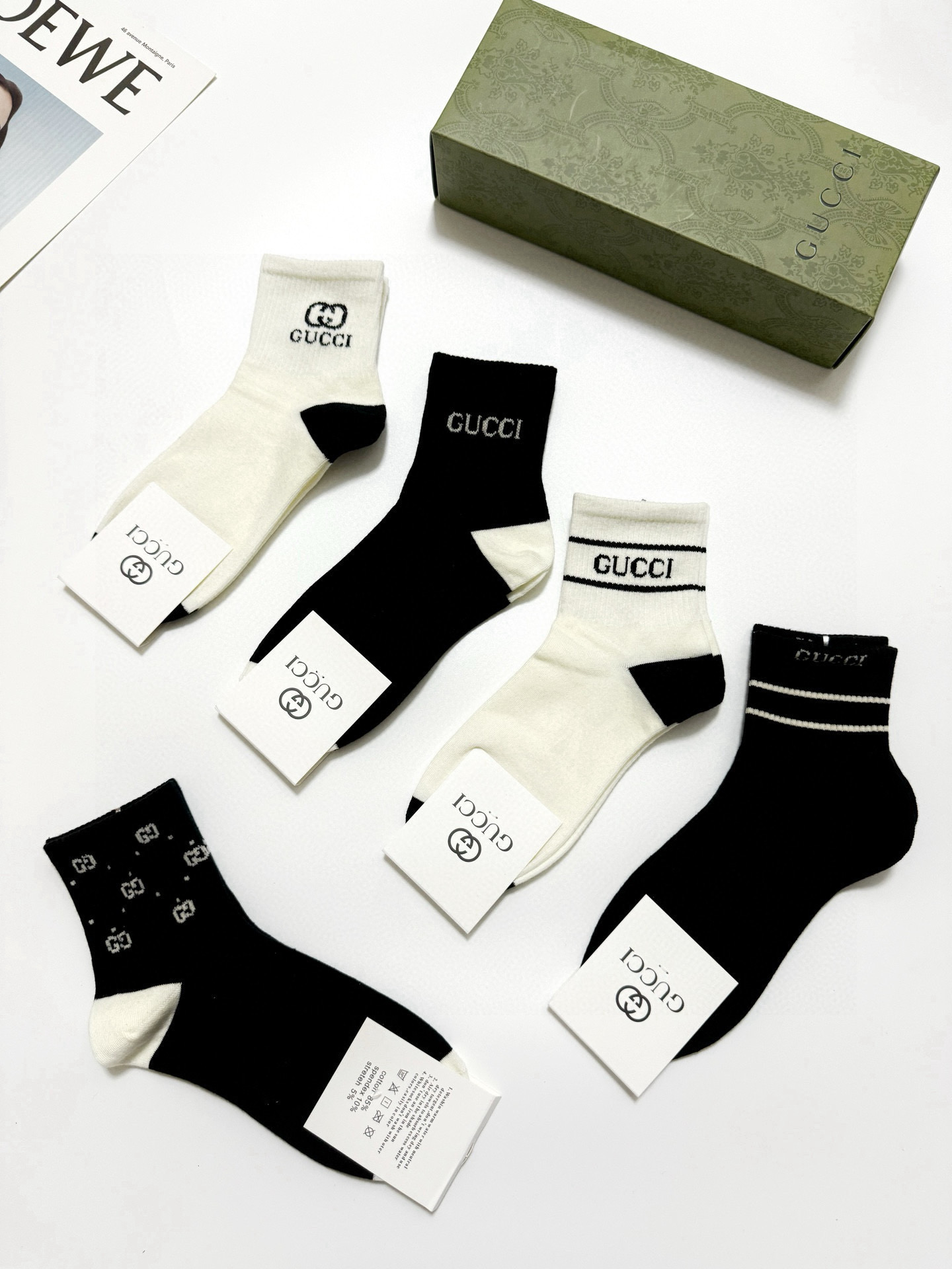  配包装
🌟【一盒5 双】
 🌟Gucci 古琦 经典字母logo 纯棉短筒袜 ，男女同款   ，ins