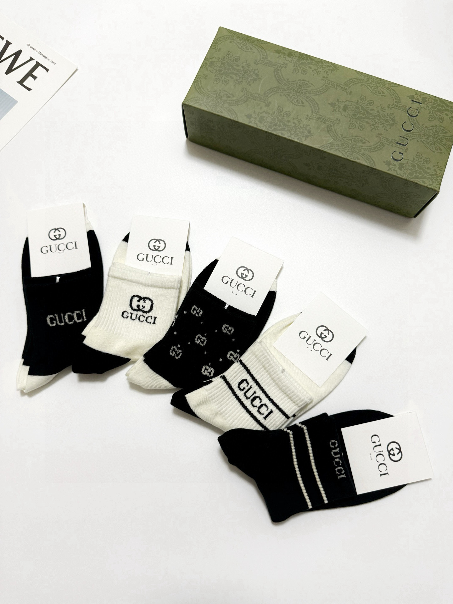  配包装
🌟【一盒5 双】
 🌟Gucci 古琦 经典字母logo 纯棉短筒袜 ，男女同款   ，ins