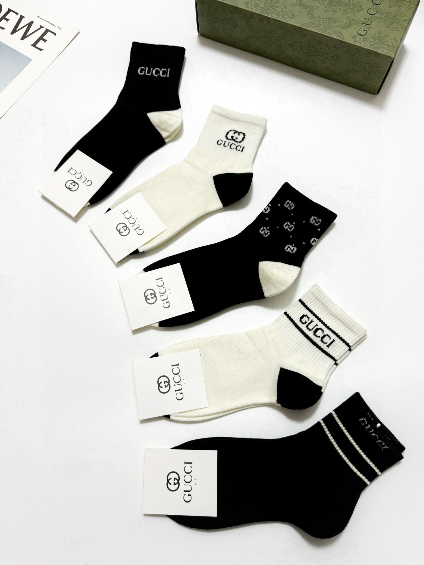  配包装
🌟【一盒5 双】
 🌟Gucci 古琦 经典字母logo 纯棉短筒袜 ，男女同款   ，ins