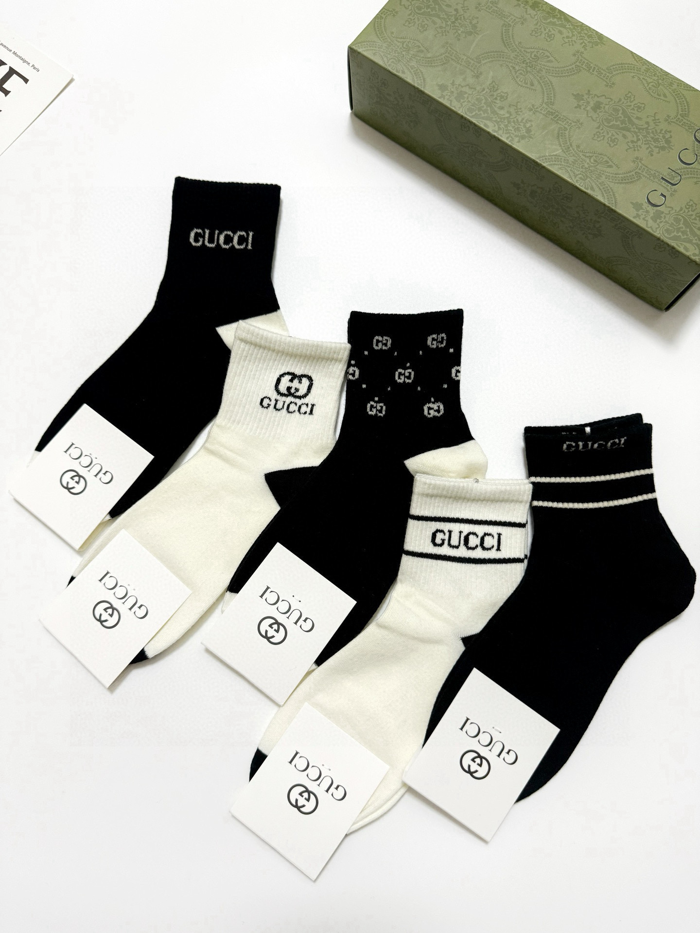  配包装
🌟【一盒5 双】
 🌟Gucci 古琦 经典字母logo 纯棉短筒袜 ，男女同款   ，ins