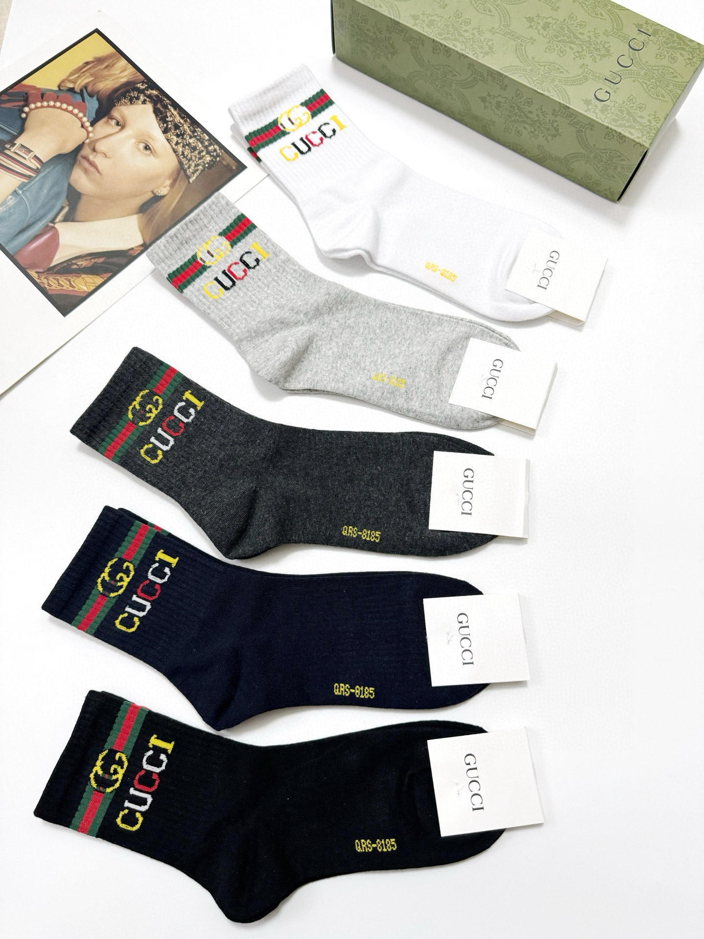  配包装
🌟【一盒5 双】
 🌟Gucci 古奇 经典字母logo纯棉袜  男女同款，ins超火爆红人同