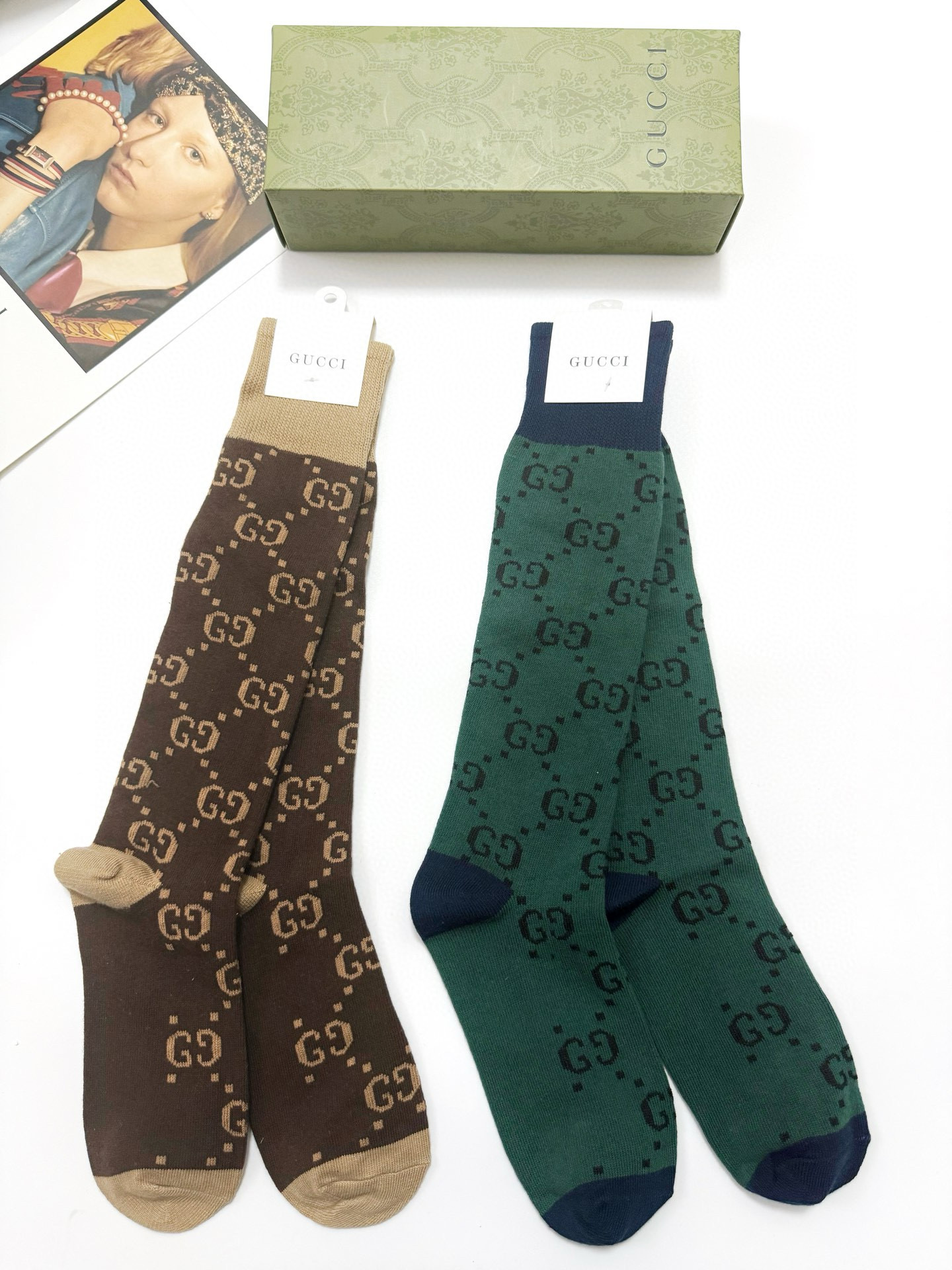  配包装
🌟【一盒2 双】
🌟Gucci  古奇 爆款双G字母 长筒袜 小腿袜
。专柜同步发售ing ，