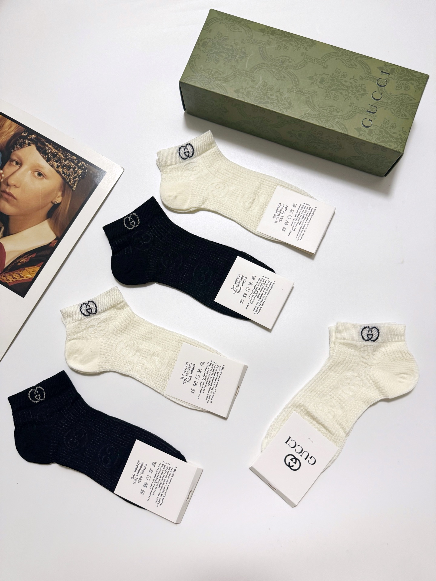  配包装
🌟【一盒5双】
 🌟Gucci 古琦 经典字母logo 纯棉船袜   ，ins超火爆镂空短袜，