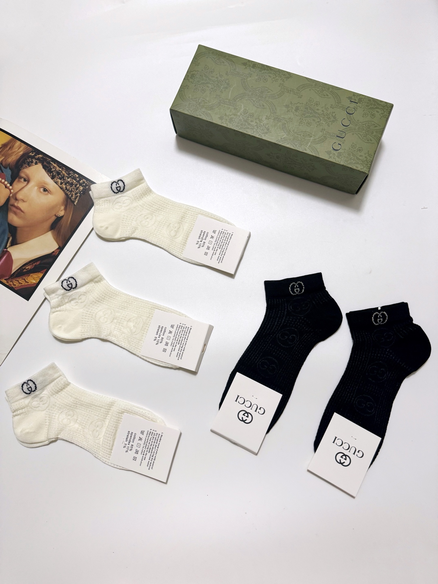  配包装
🌟【一盒5双】
 🌟Gucci 古琦 经典字母logo 纯棉船袜   ，ins超火爆镂空短袜，