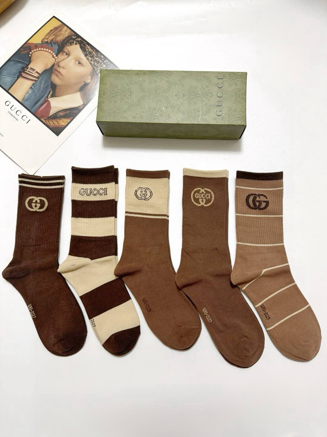   配包装
🌟【一盒5 双】
 🌟Gucci 古琦 经典字母logo 纯棉中筒袜 ，男女同款   ，in