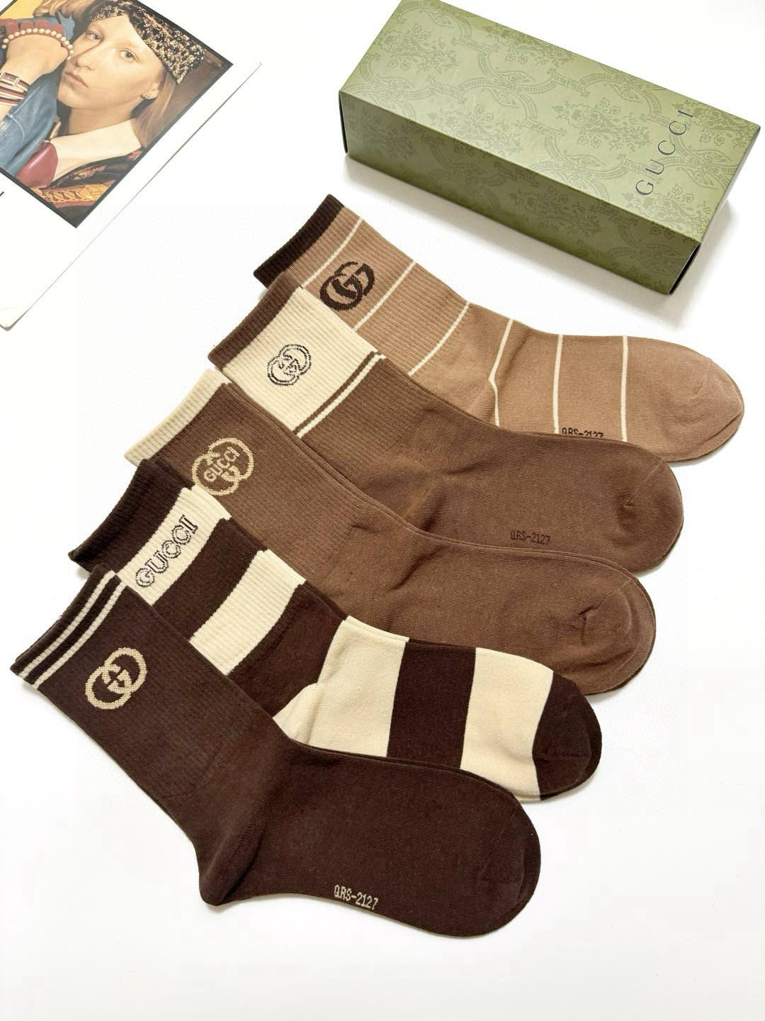   配包装
🌟【一盒5 双】
 🌟Gucci 古琦 经典字母logo 纯棉中筒袜 ，男女同款   ，in