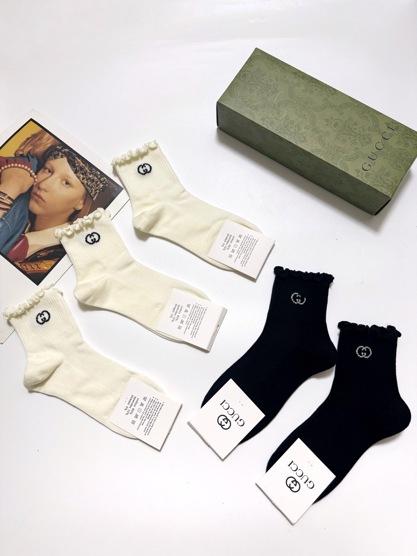  配包装
🌟【一盒5 双】
 🌟Gucci 古琦 经典字母logo ins超火爆短筒袜，纯棉面料，潮人必