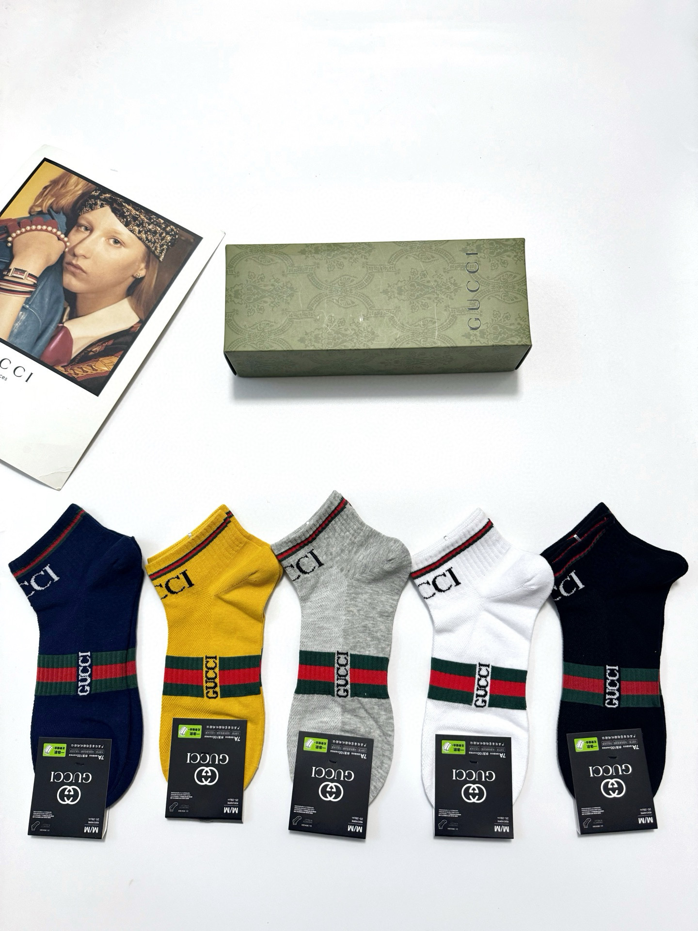  配包装
🌟【一盒5双】男士福利！
 🌟Gucci 古琦  经典字母logo 纯棉短袜   ，ins超火