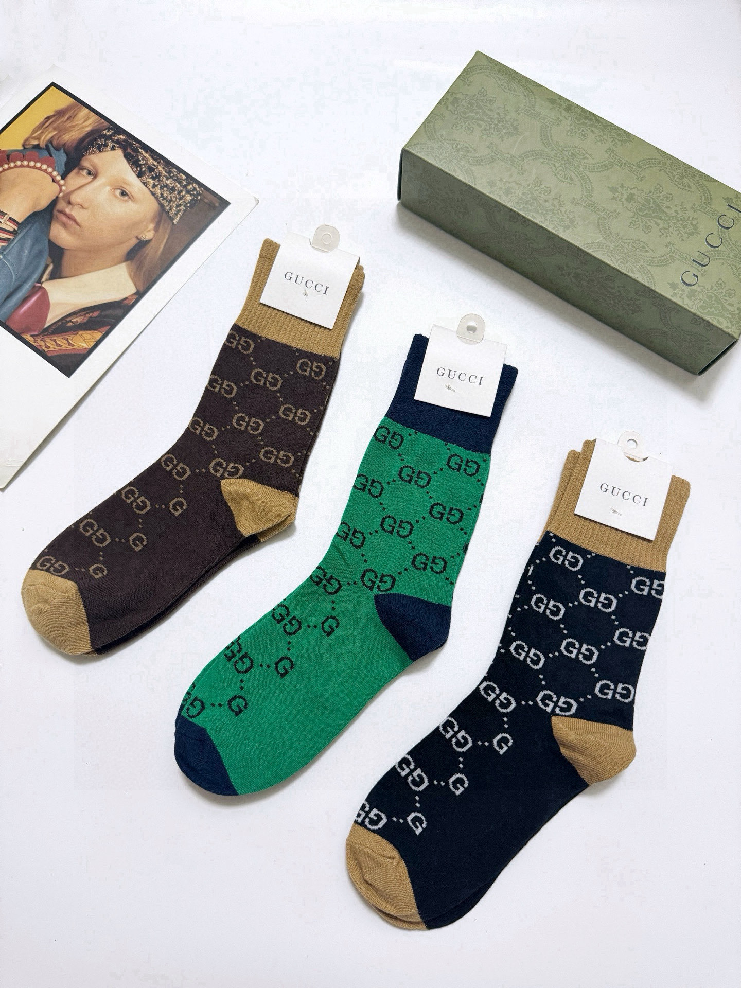  配包装
🌟【一盒3双】
🌟Gucci 古琦 经典字母 logo 纯棉 中筒袜  ！超级软糯亲肤！
🌟i