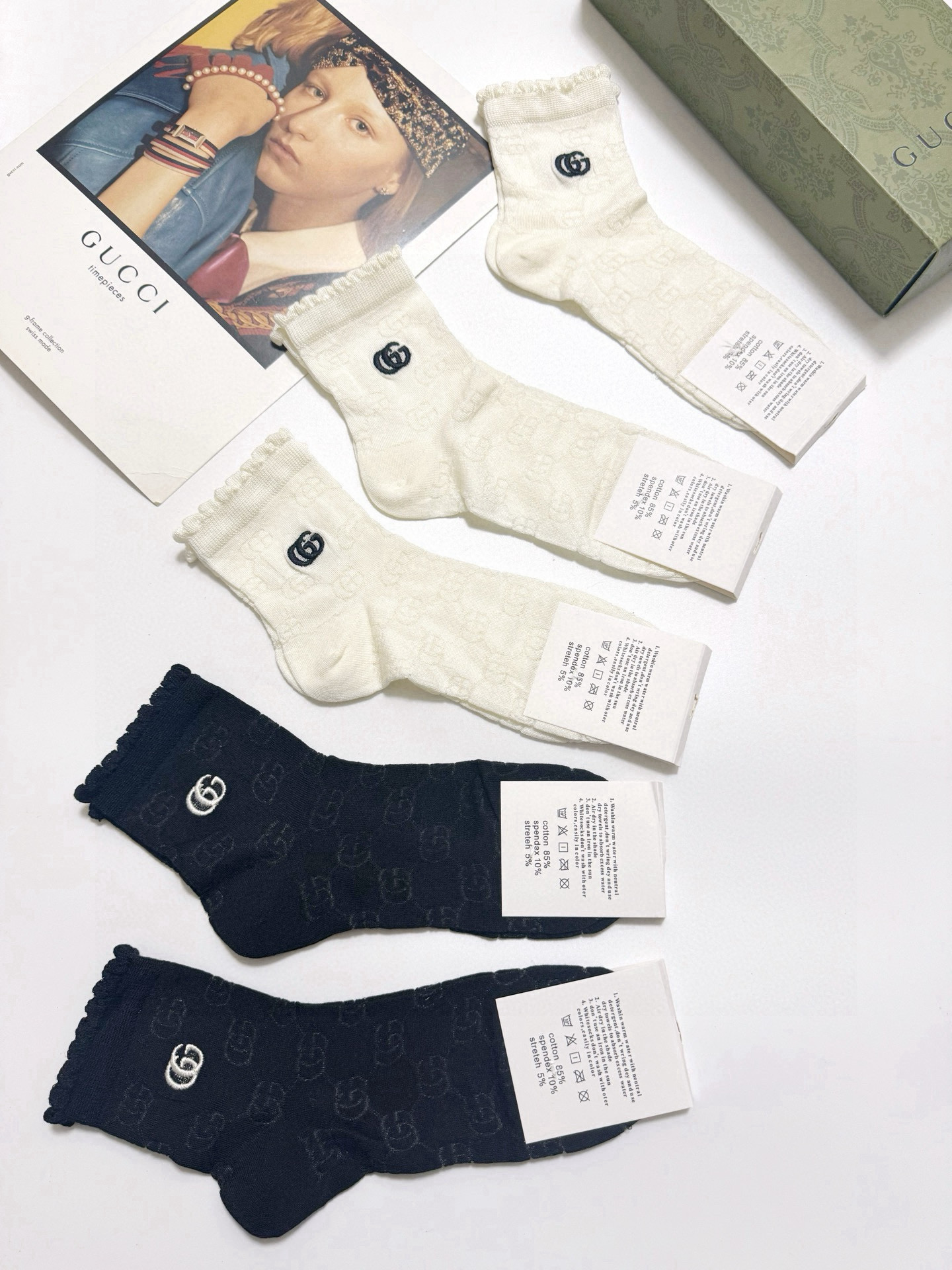  配包装
🌟【一盒5双】
🌟Gucci 古琦 经典字母 logo 纯棉 中筒空调袜  ！超级软糯亲肤！
