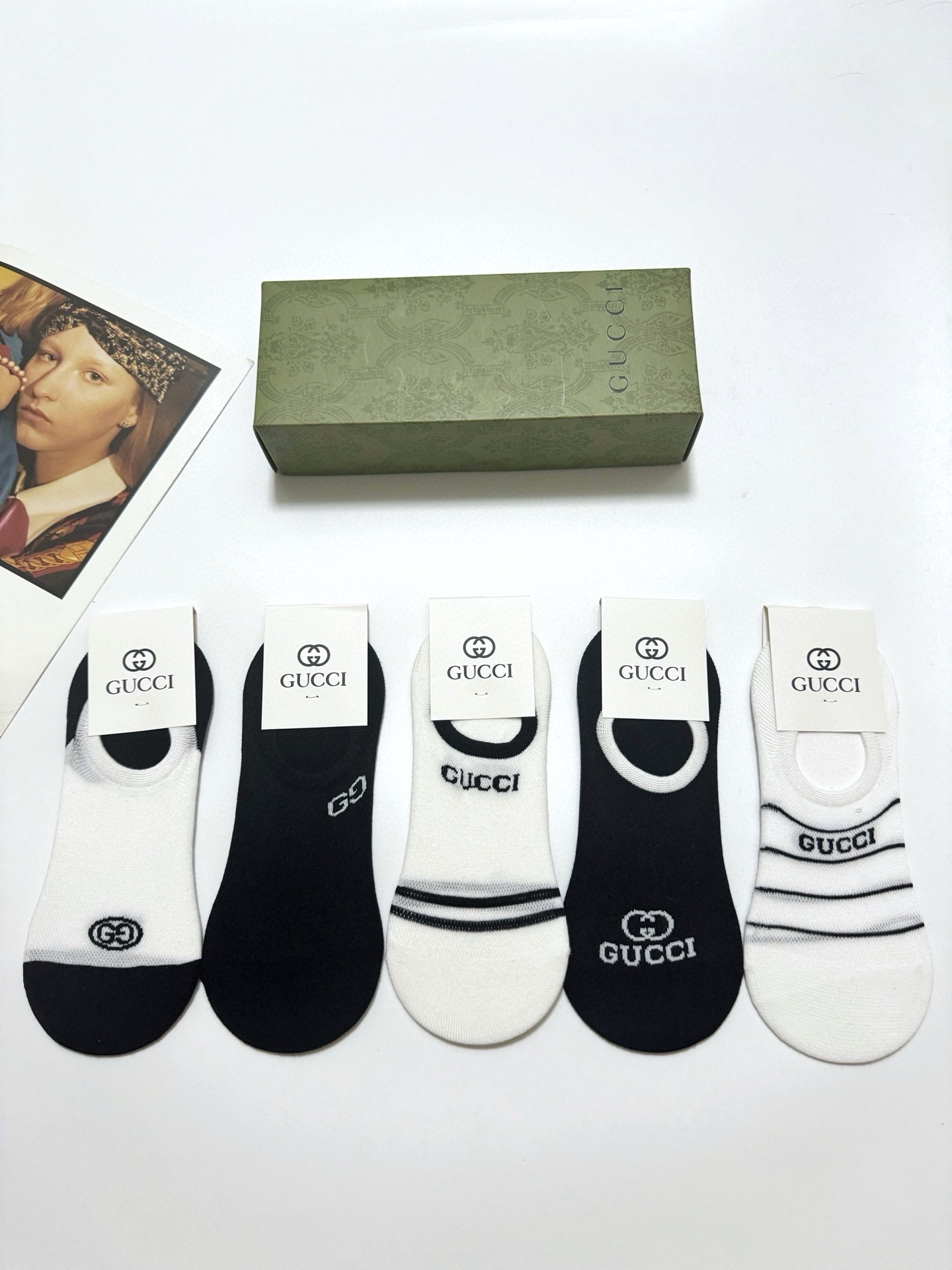  配包装
🌟【一盒5 双】
🌟Gucci 古琦 经典字母 logo 纯棉 网眼透气船袜  ！超级软糯亲肤