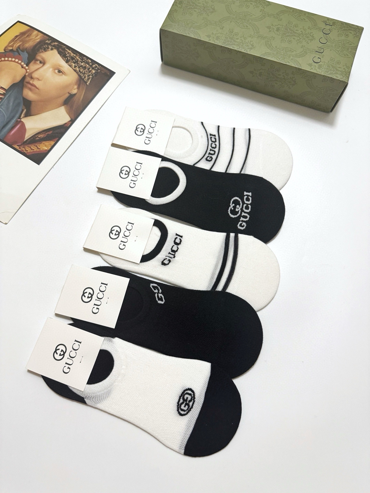  配包装
🌟【一盒5 双】
🌟Gucci 古琦 经典字母 logo 纯棉 网眼透气船袜  ！超级软糯亲肤