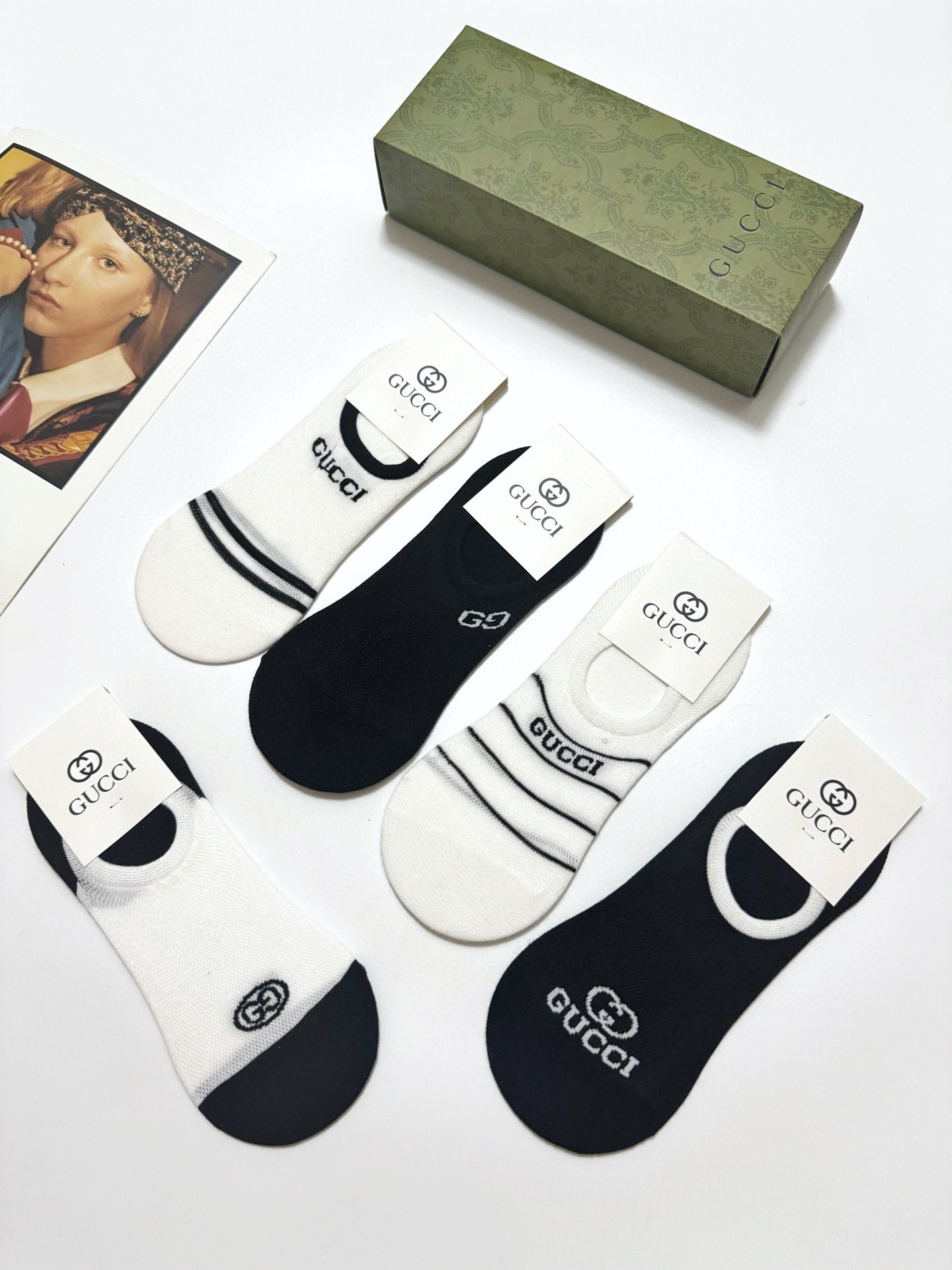  配包装
🌟【一盒5 双】
🌟Gucci 古琦 经典字母 logo 纯棉 网眼透气船袜  ！超级软糯亲肤