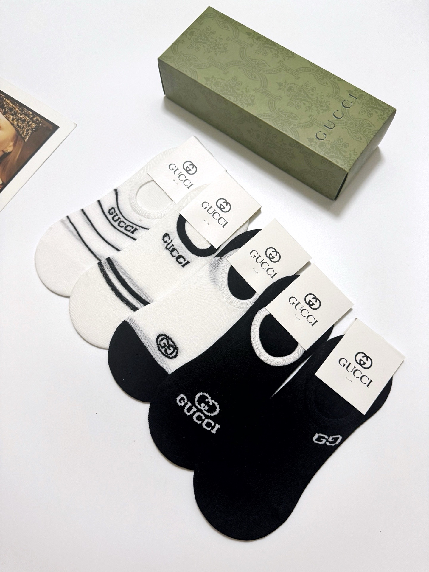  配包装
🌟【一盒5 双】
🌟Gucci 古琦 经典字母 logo 纯棉 网眼透气船袜  ！超级软糯亲肤