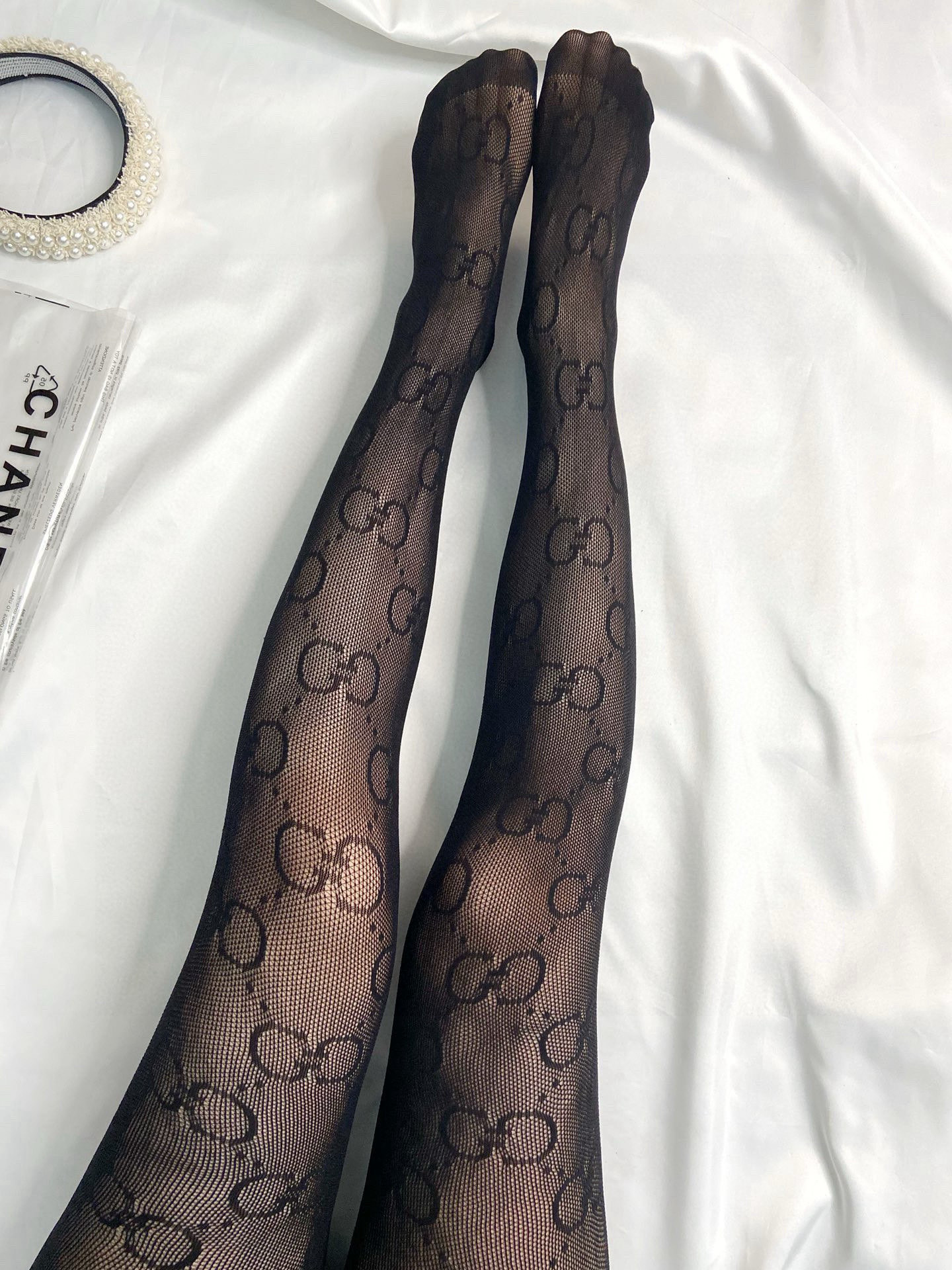。配包装
【一盒一双】🌟古琦Gucci爆款大双G字母网袜 🌟对版高货！【腰部带logo】
好看到爆炸 ，