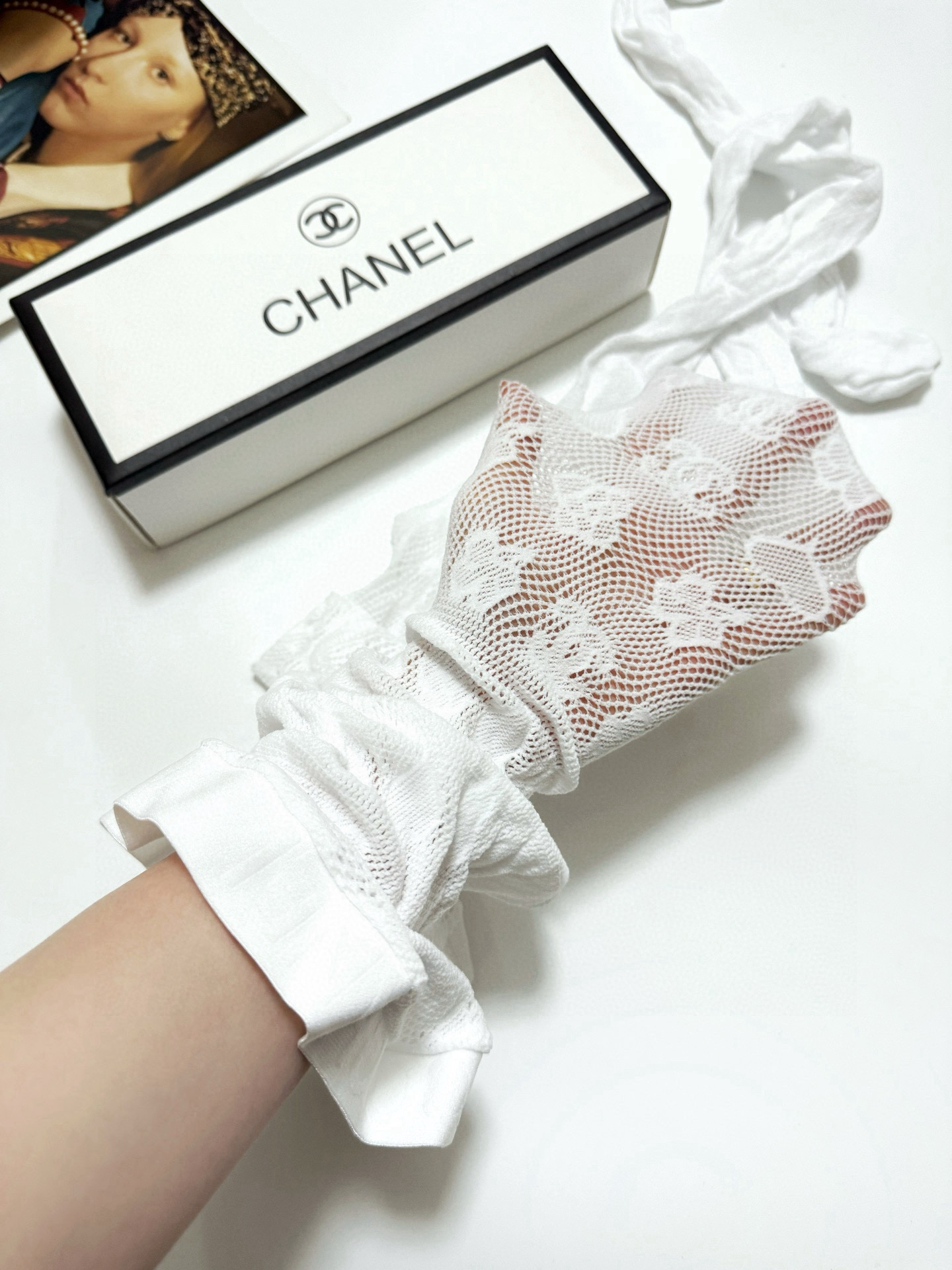。配包装
【一盒一双】🌟Chanel 香奈儿性感魅惑网袜 🌟对版高货！
好看到爆炸 ，欧美大牌丝袜。
🌟
