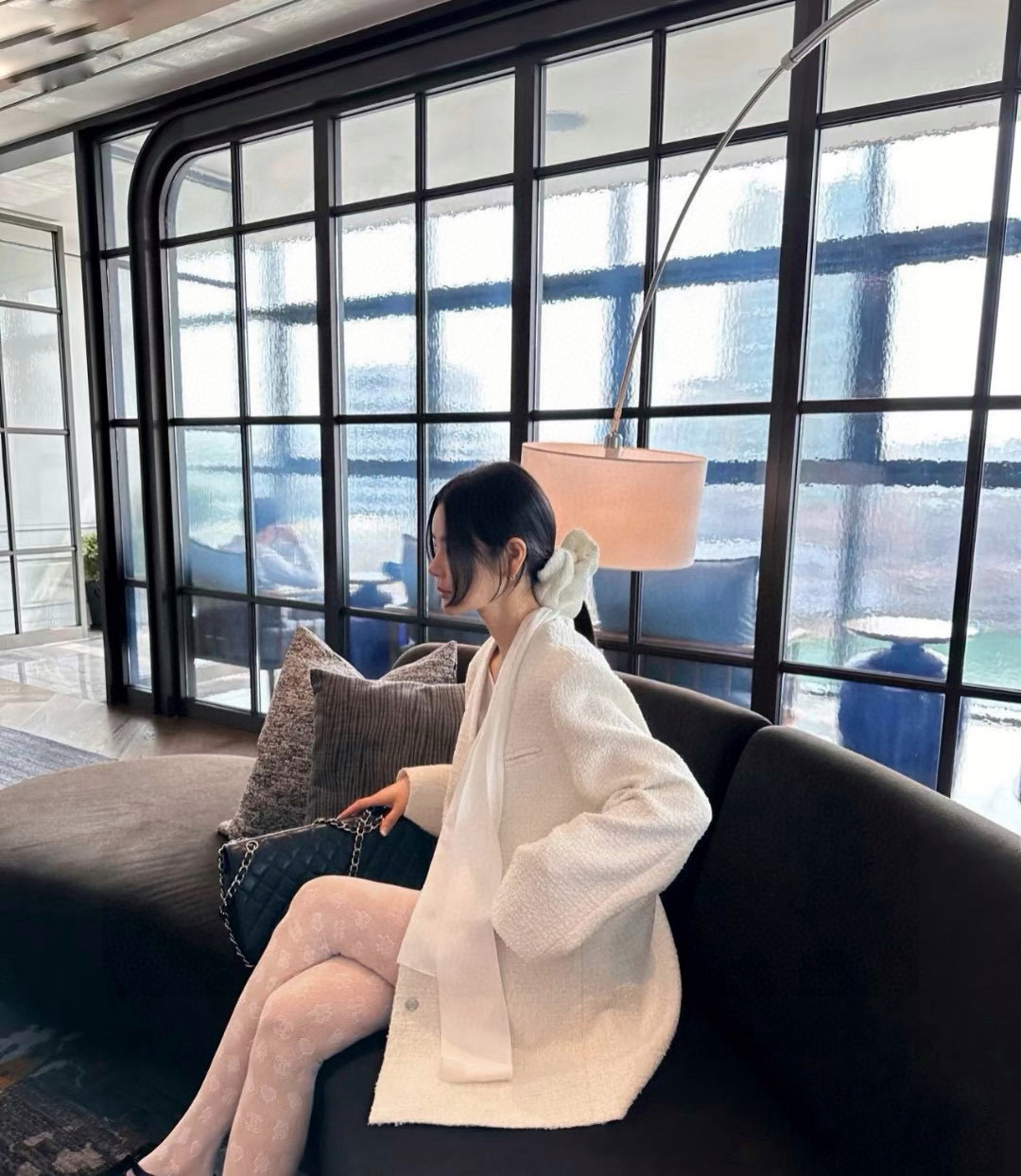 。配包装
【一盒一双】🌟Chanel 香奈儿性感魅惑网袜 🌟对版高货！
好看到爆炸 ，欧美大牌丝袜。
🌟