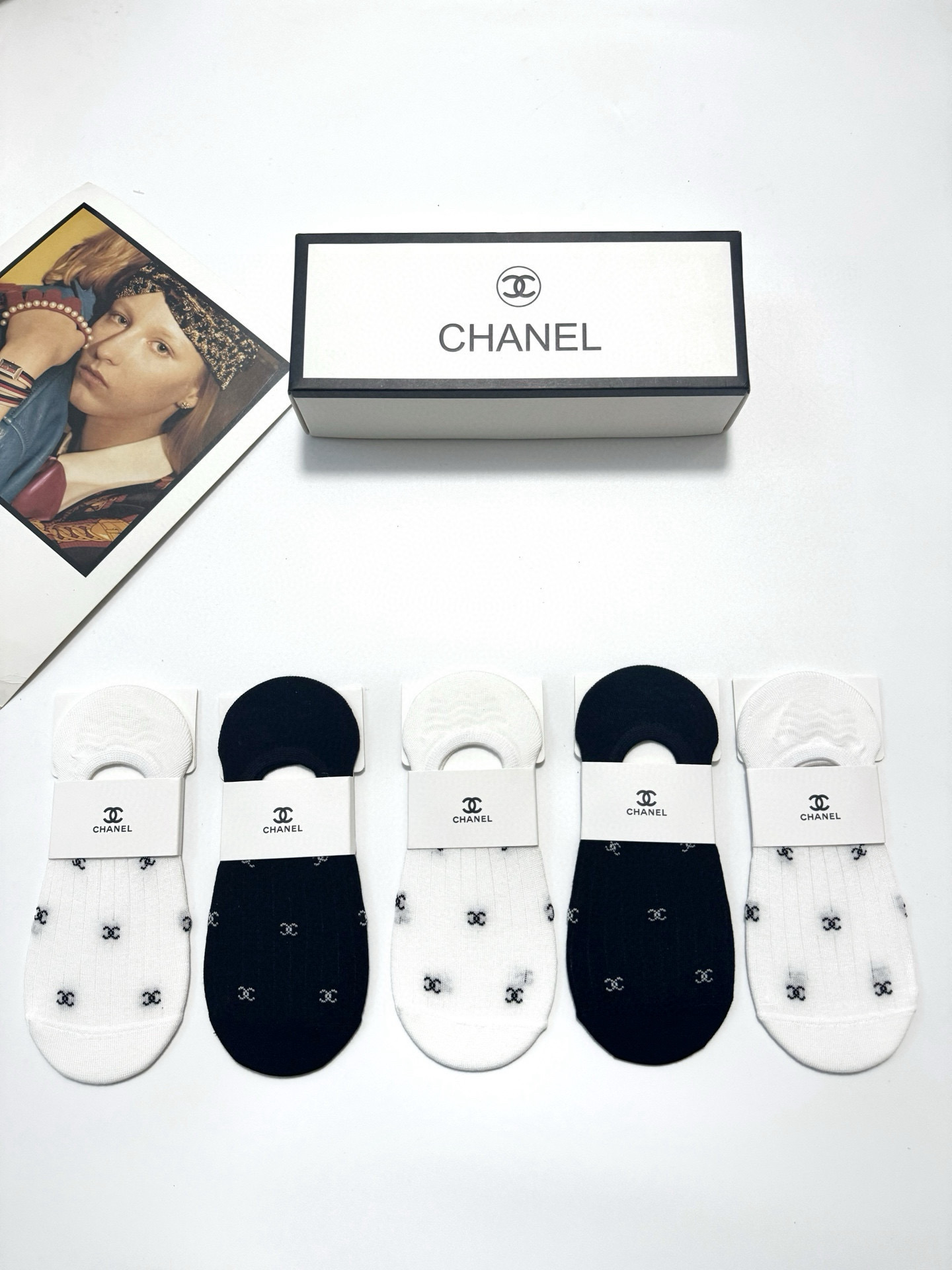  配包装
🌟【一盒5双】
 🌟Chanel 香奈儿 经典字母logo 纯棉船袜   ，ins超火爆空调袜